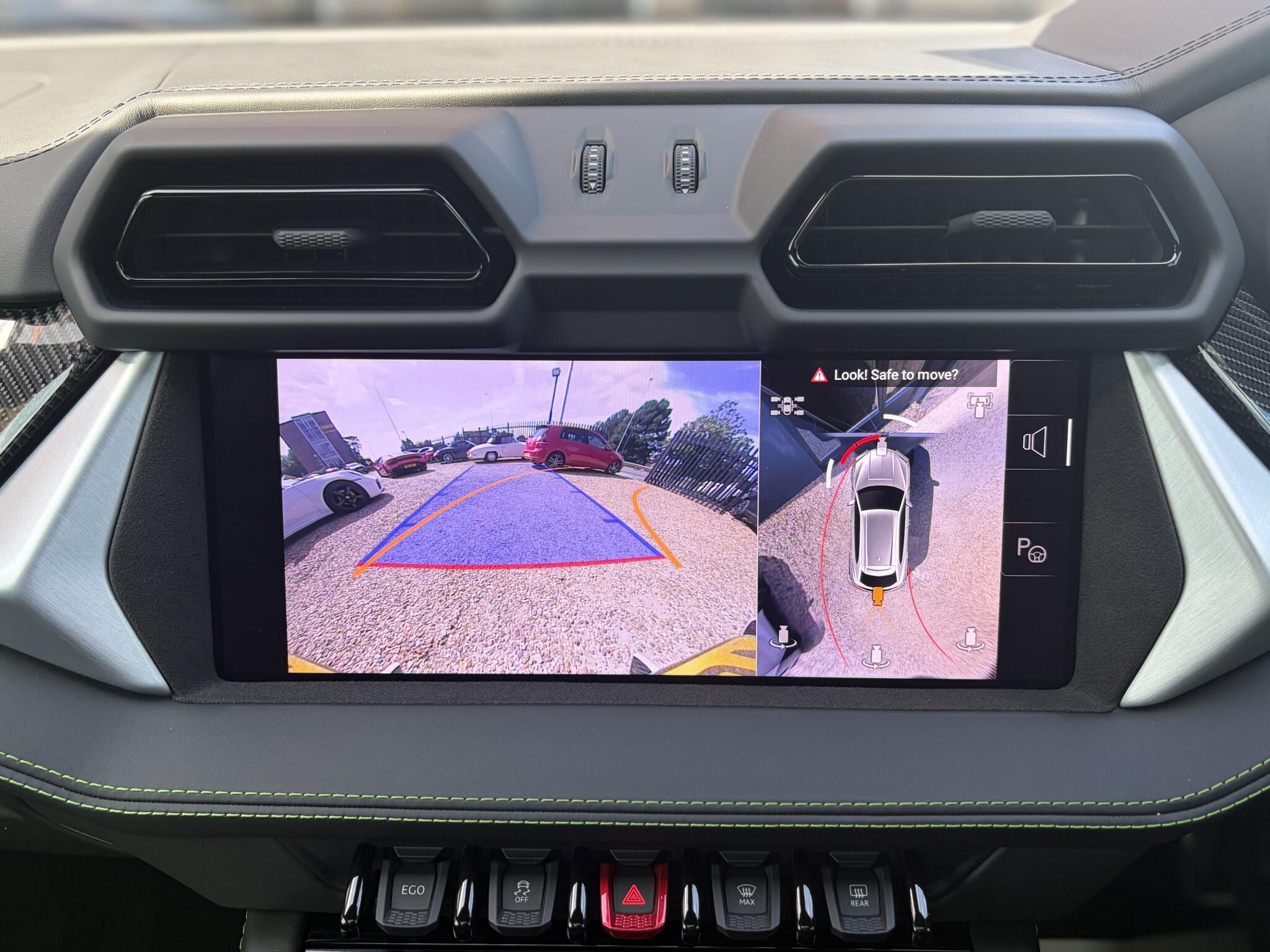 Lamborghini Urus view 31