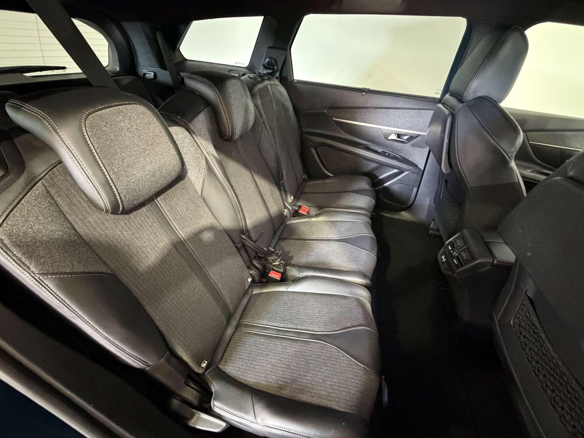 Peugeot 5008 view 12