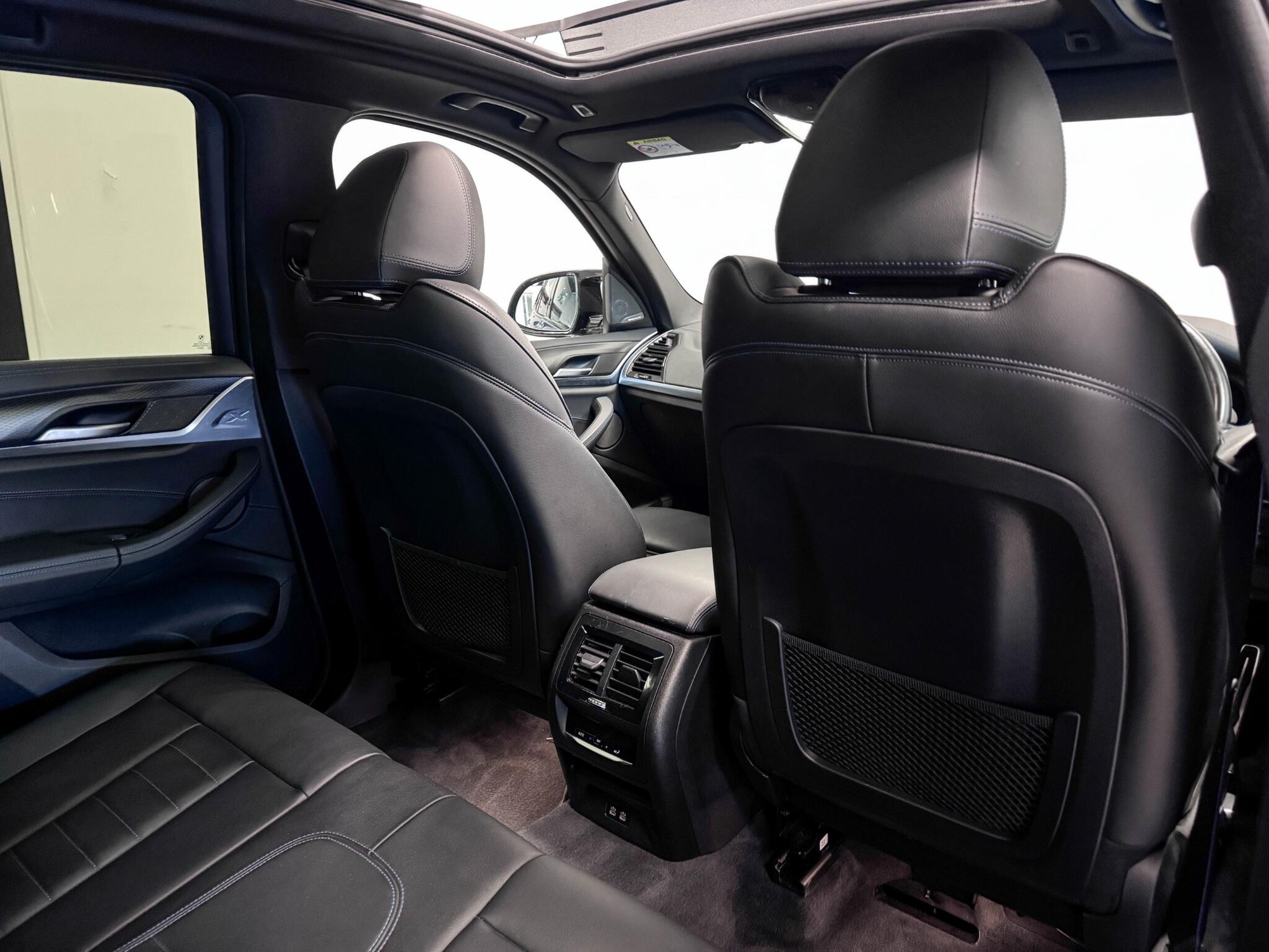 BMW X3 view 24