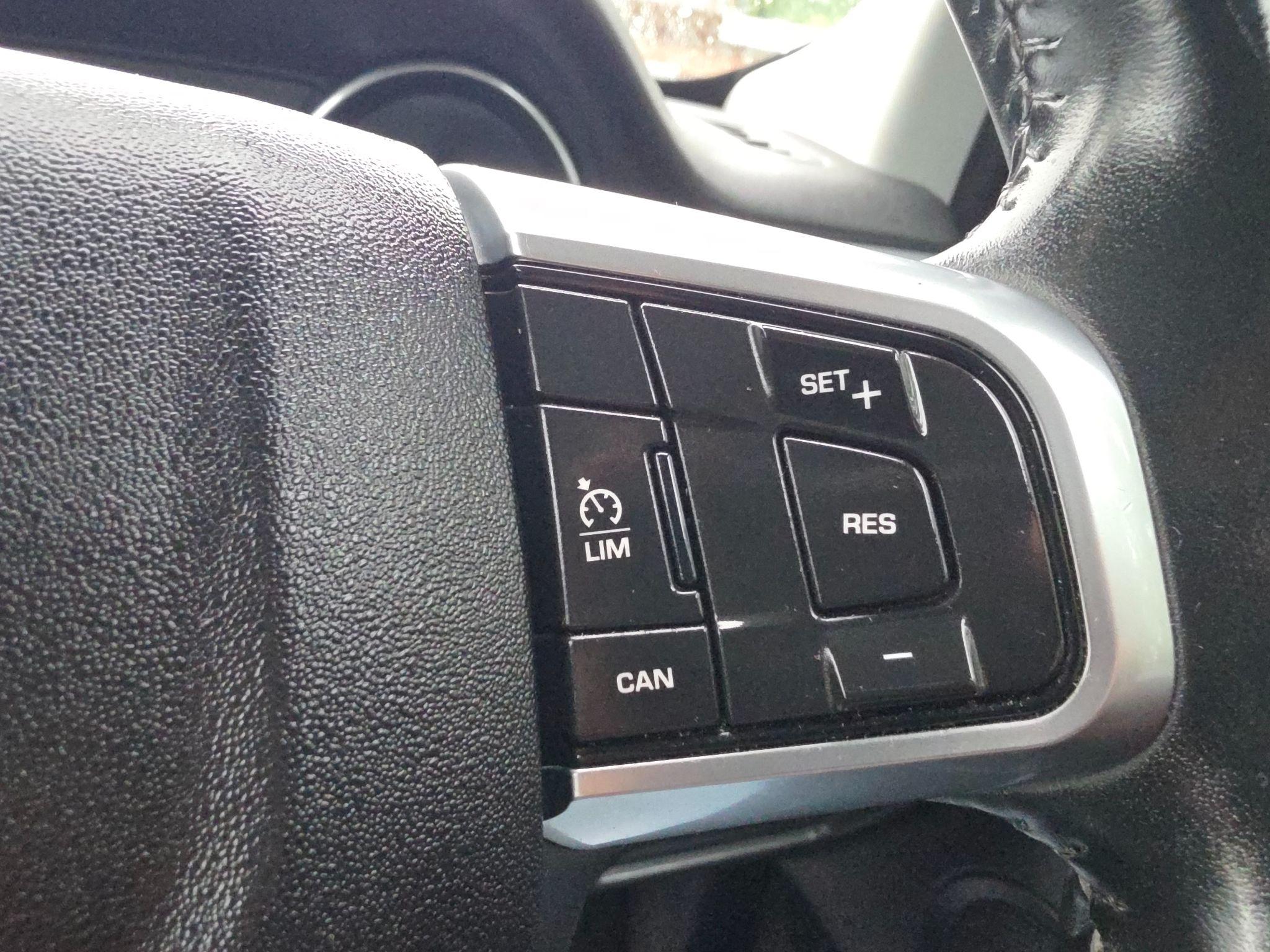 2017 Land Rover Discovery Sport 2.0 TD4 SE 4WD Euro 6 (s/s) 5dr (5 Seat) • 60,214 miles image 50