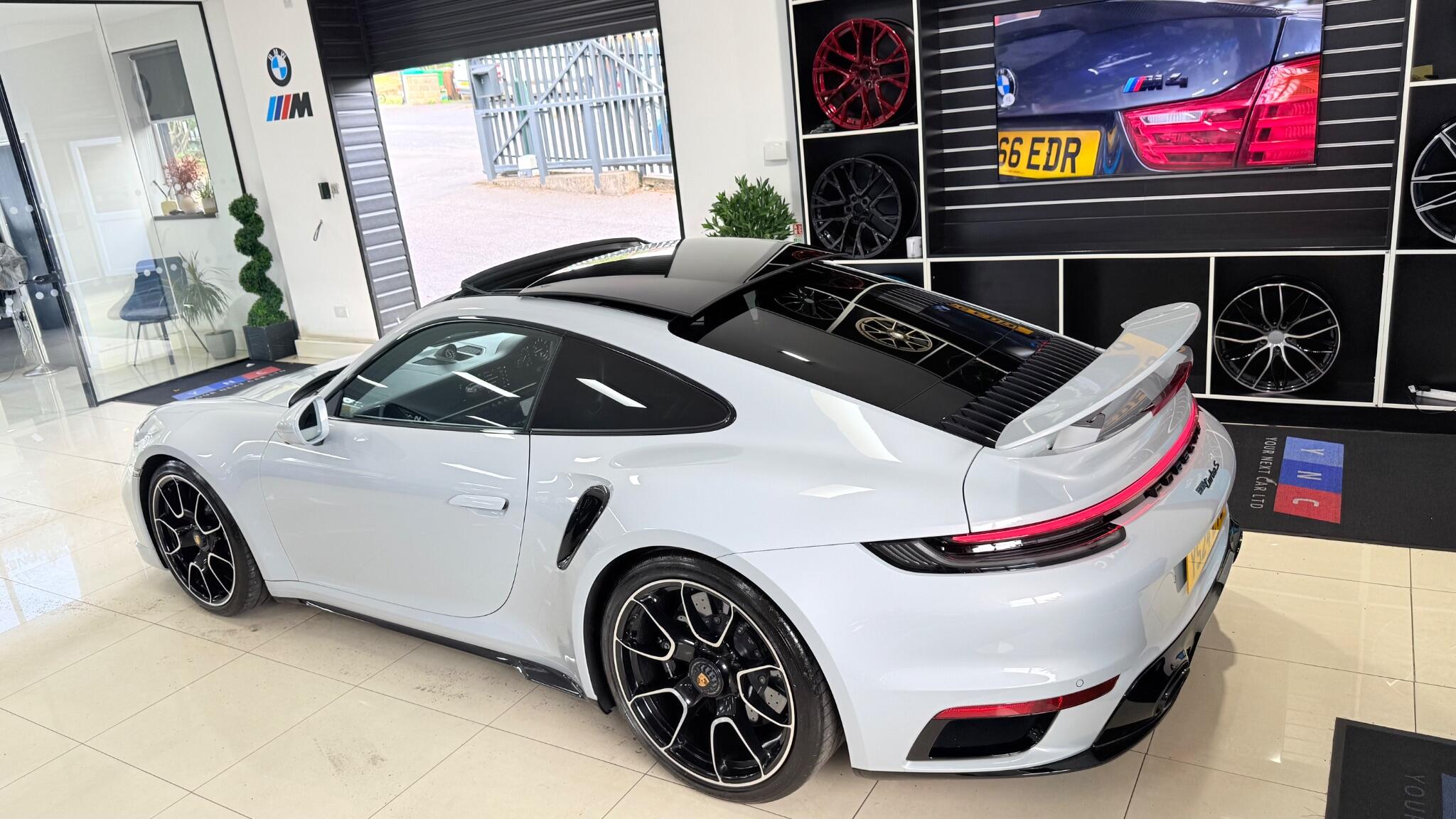 Porsche 911 view 37