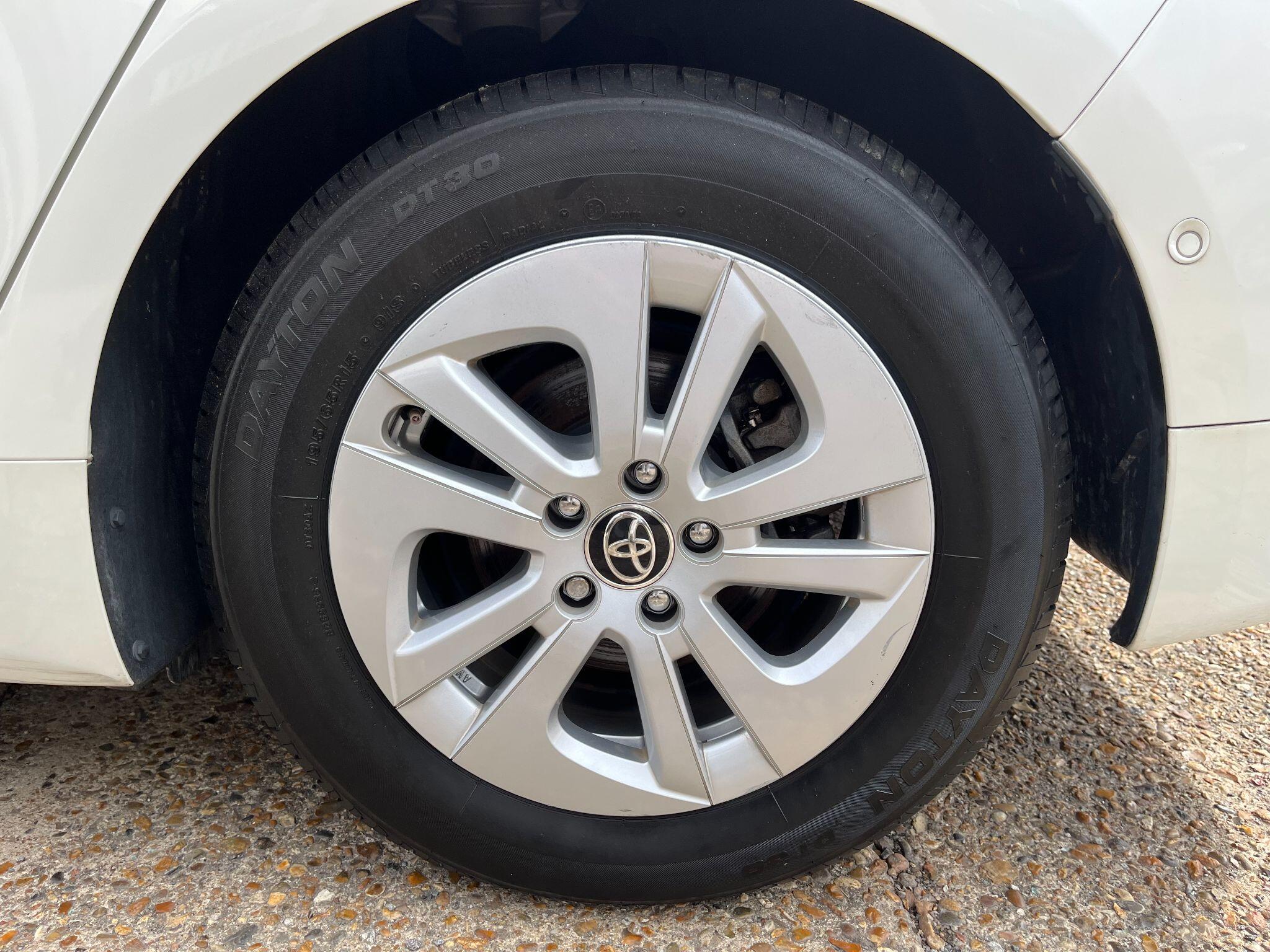 Toyota Prius view 38