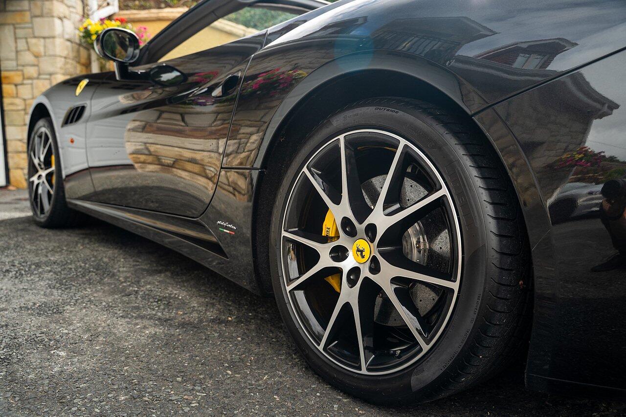 Ferrari California view 10