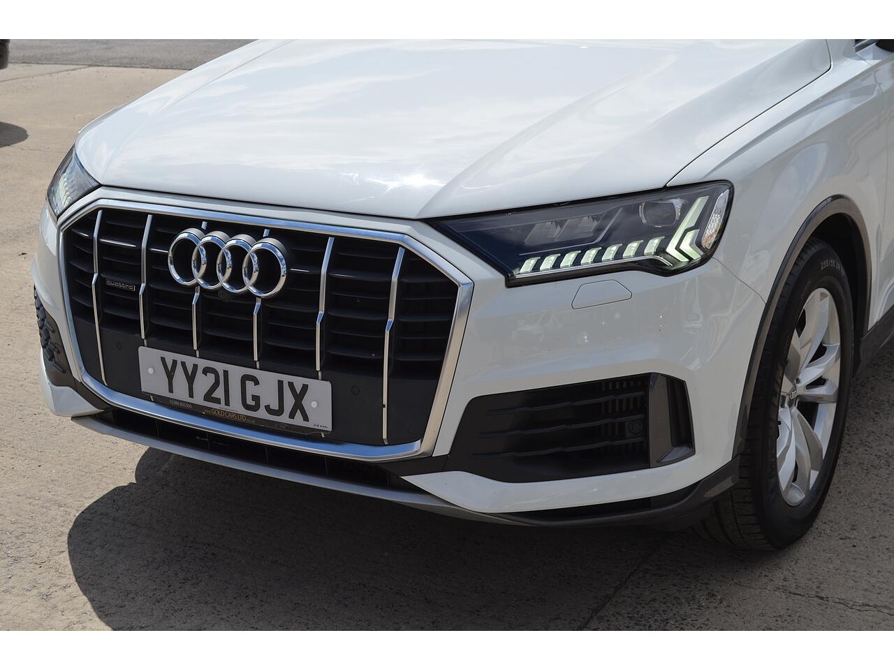 Audi Q7 view 44