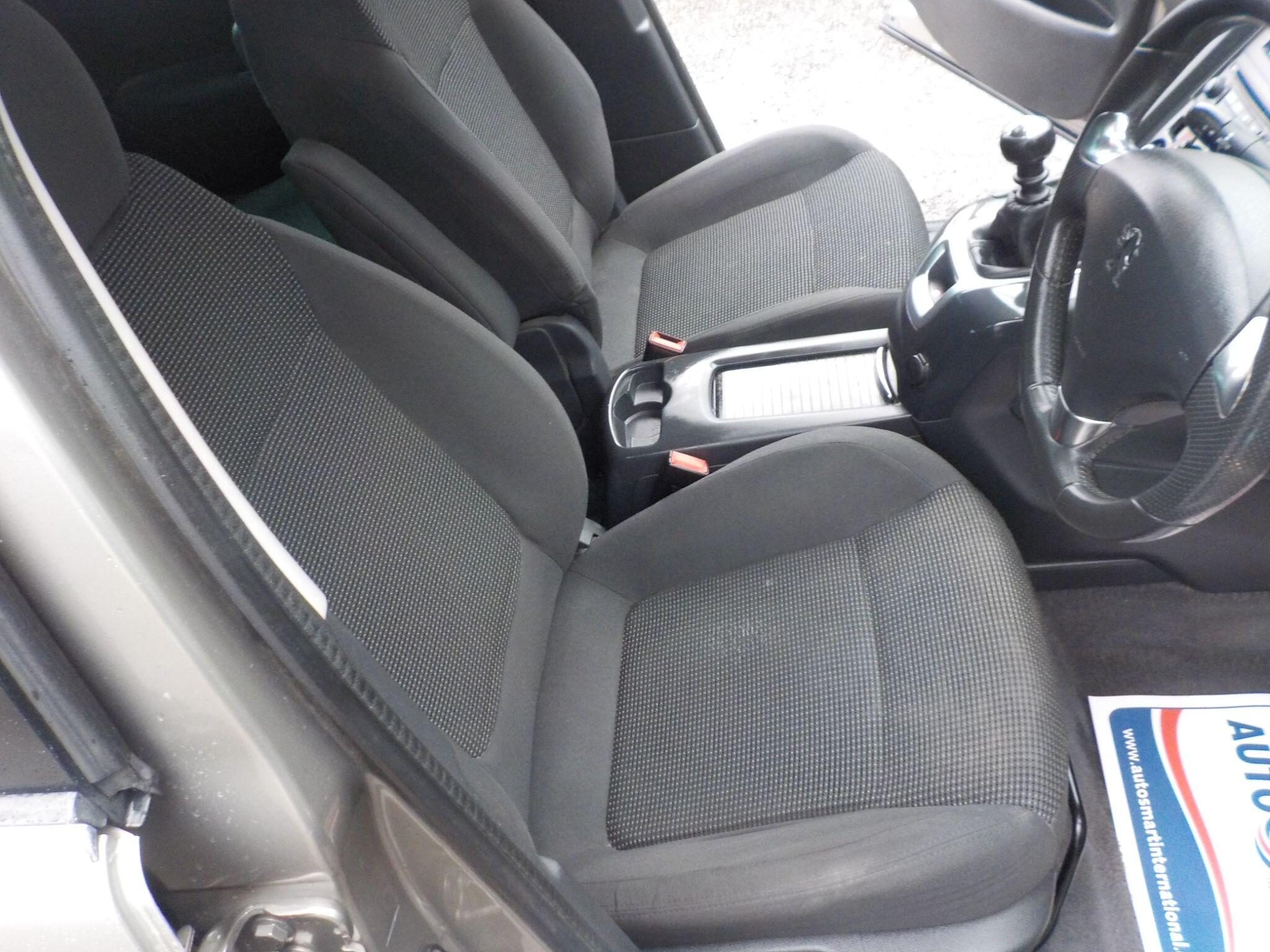 Peugeot 5008 1.6 HDi Allure Euro 5 5dr