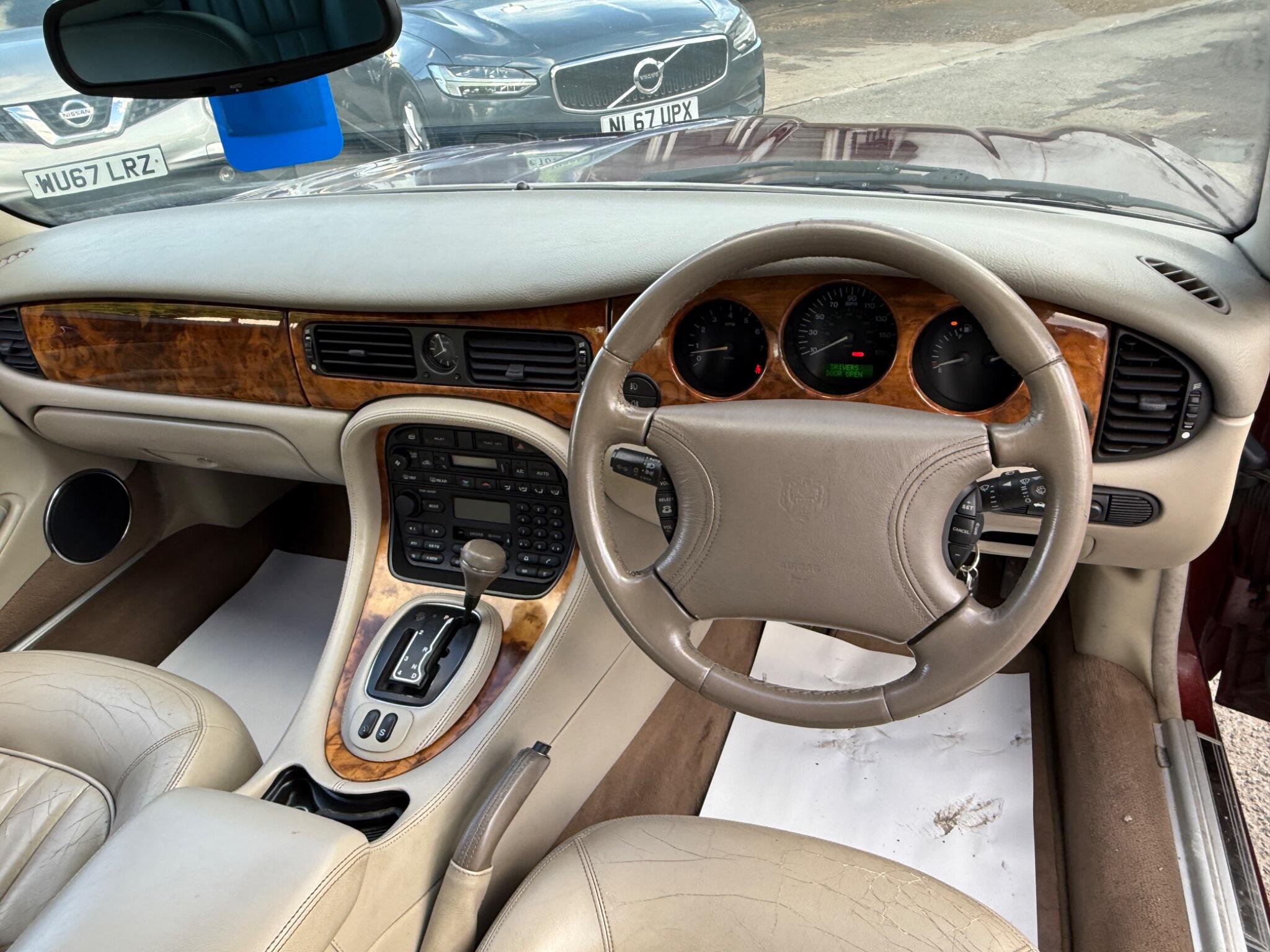 Jaguar XJ - Image 16