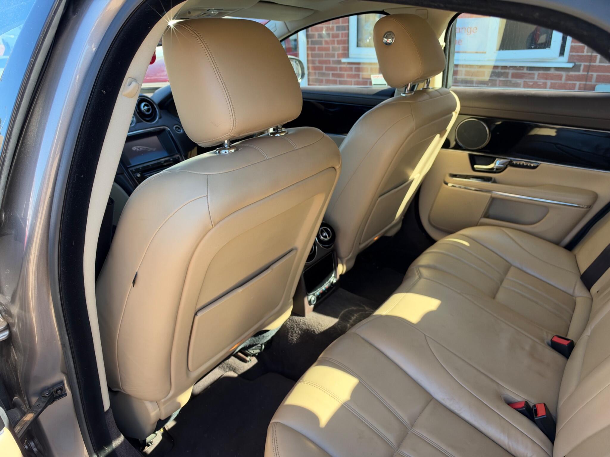 Jaguar XJ view 23