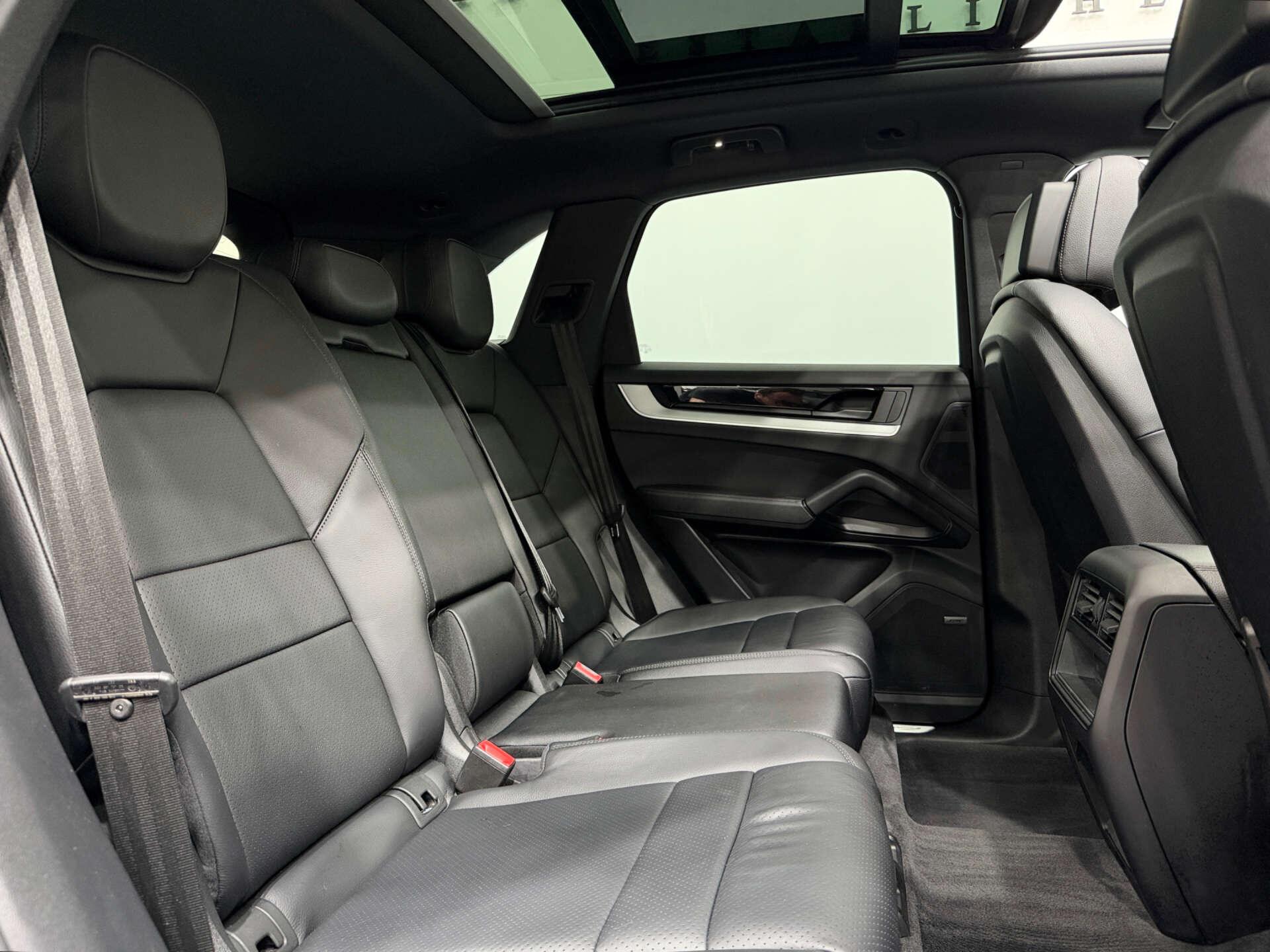 Porsche Cayenne view 12