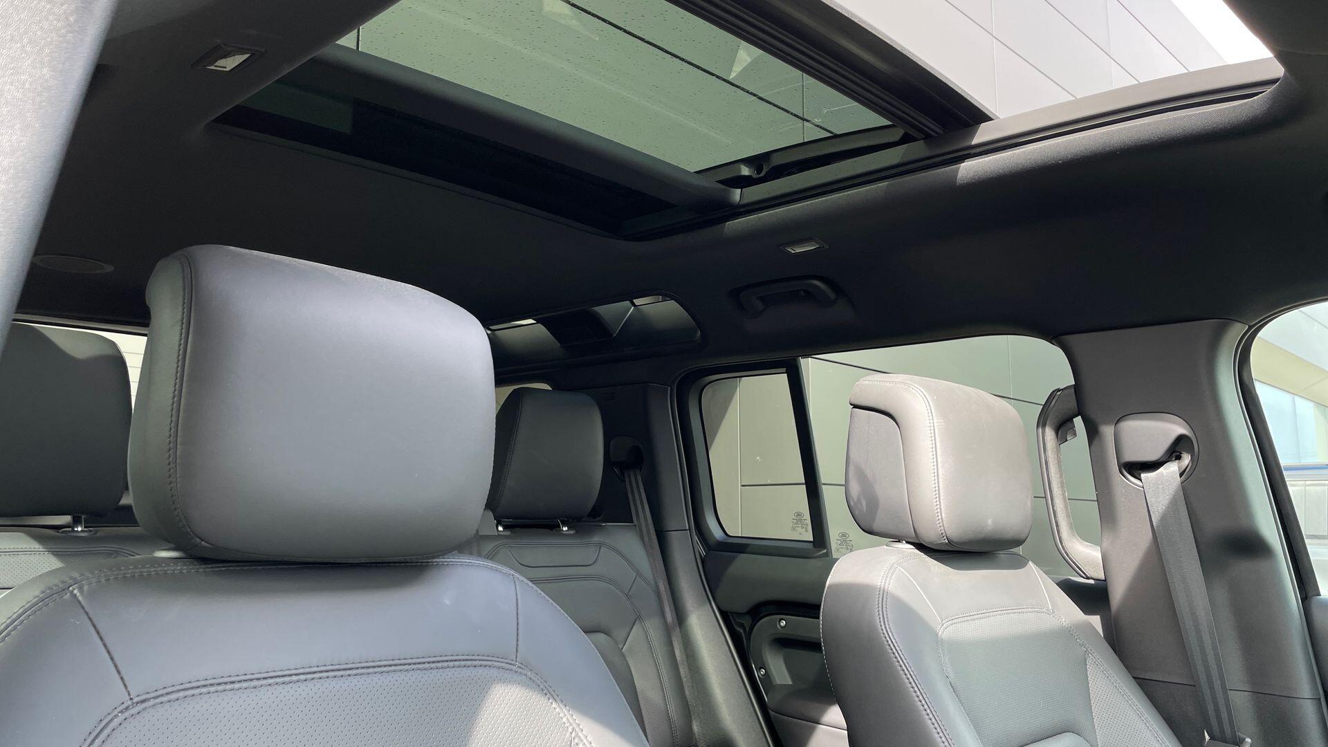 Land Rover Defender view 37