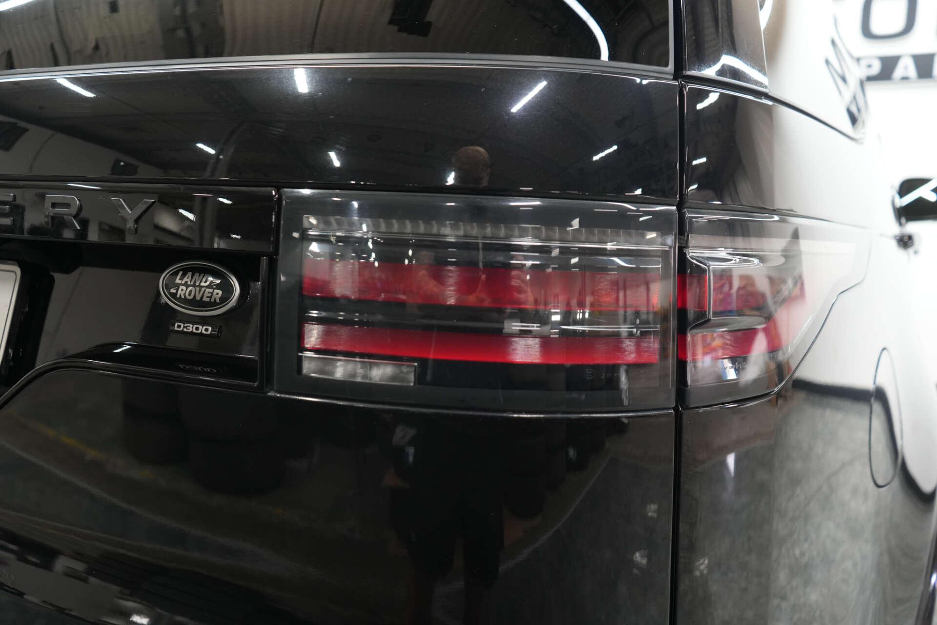 Land Rover Discovery view 11