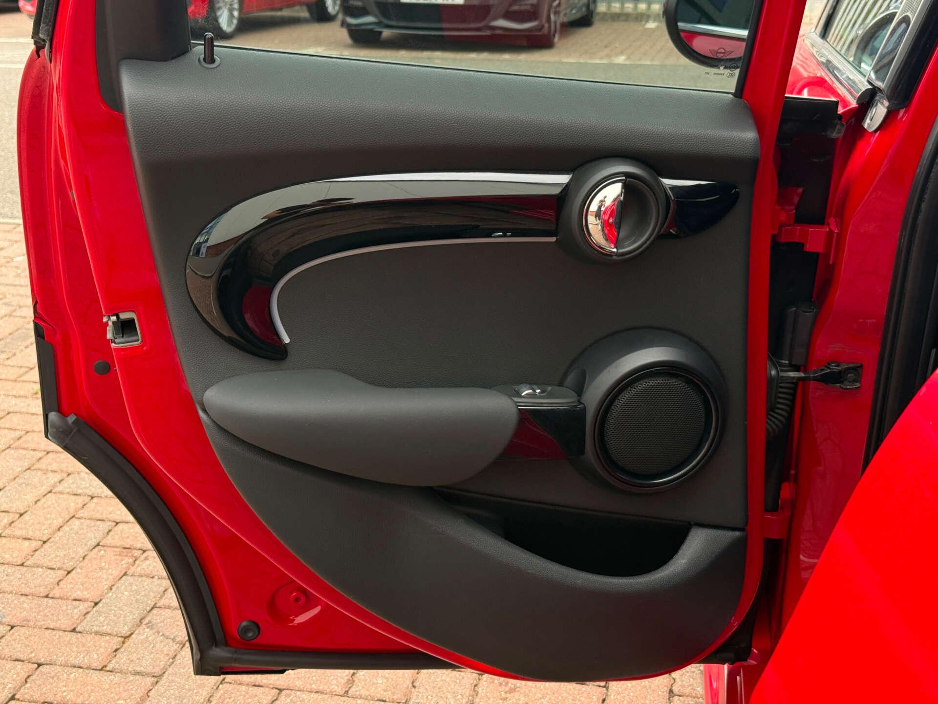 Mini Cooper view 35