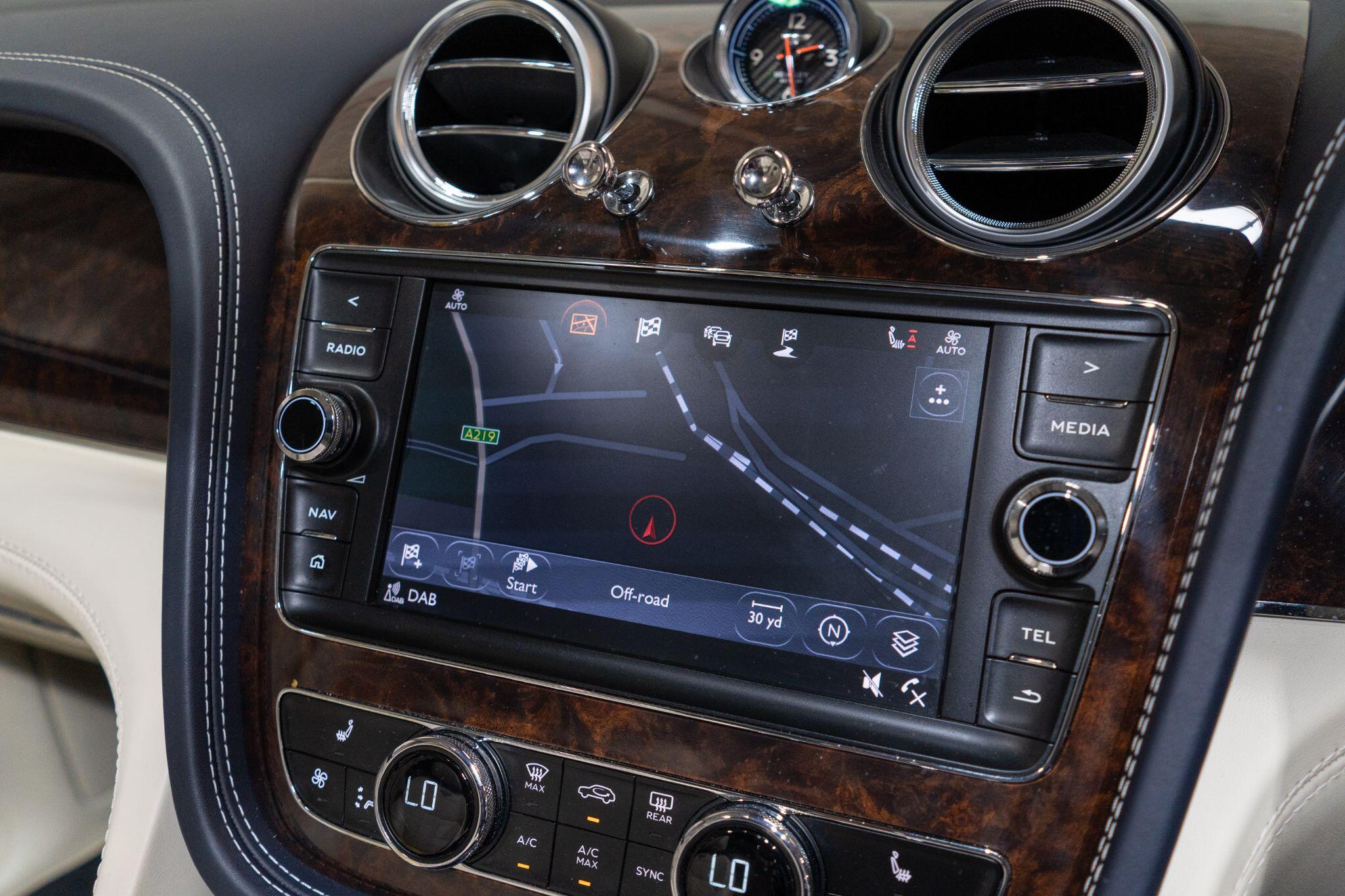 Bentley Bentayga view 20