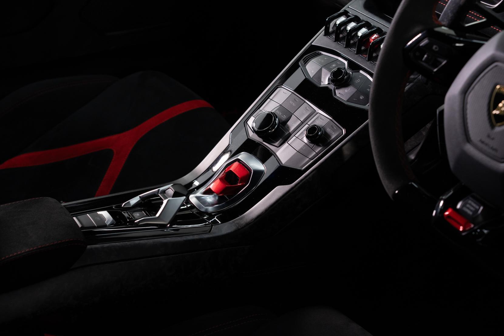 Lamborghini Huracan view 33