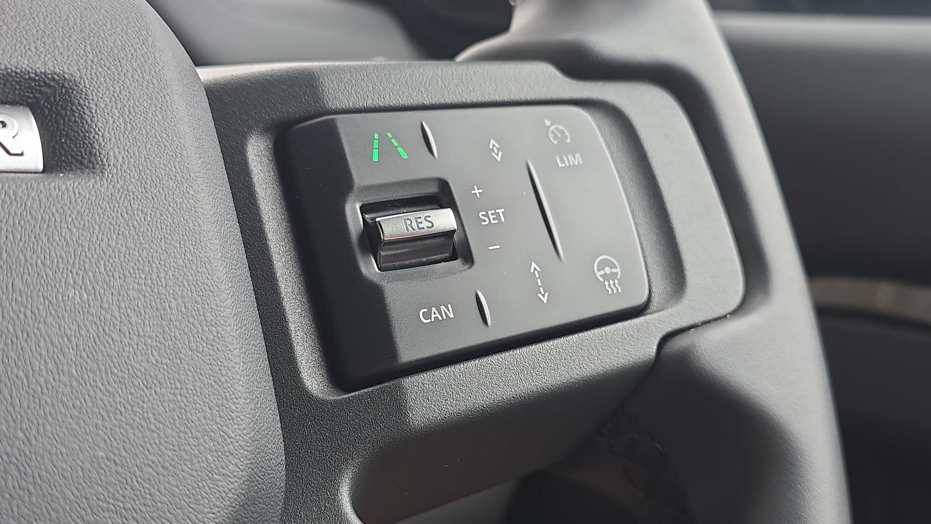 Land Rover Defender view 35