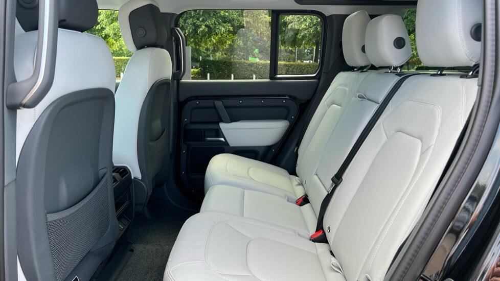 Land Rover Defender view 4