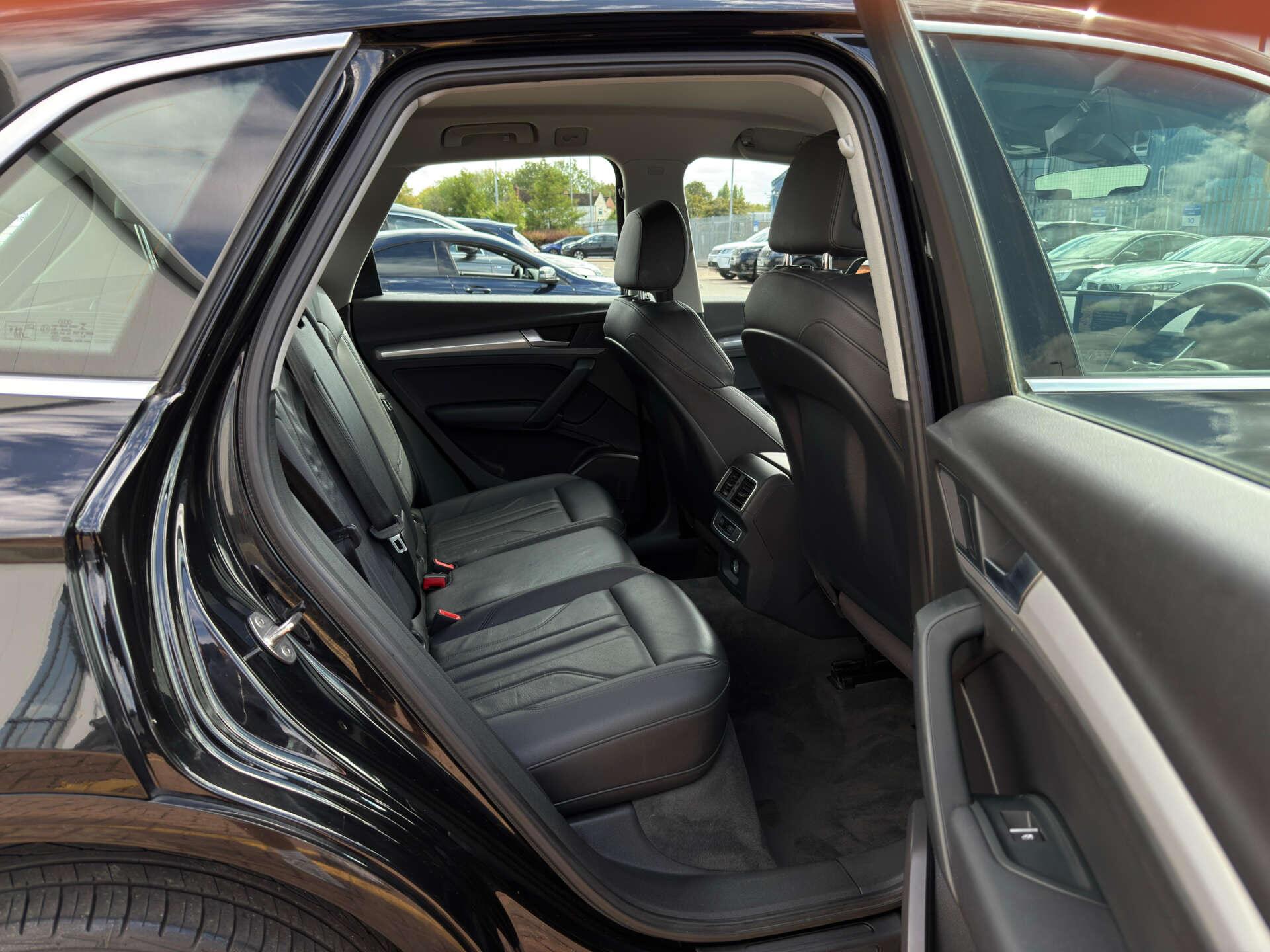 Audi Q5 view 32