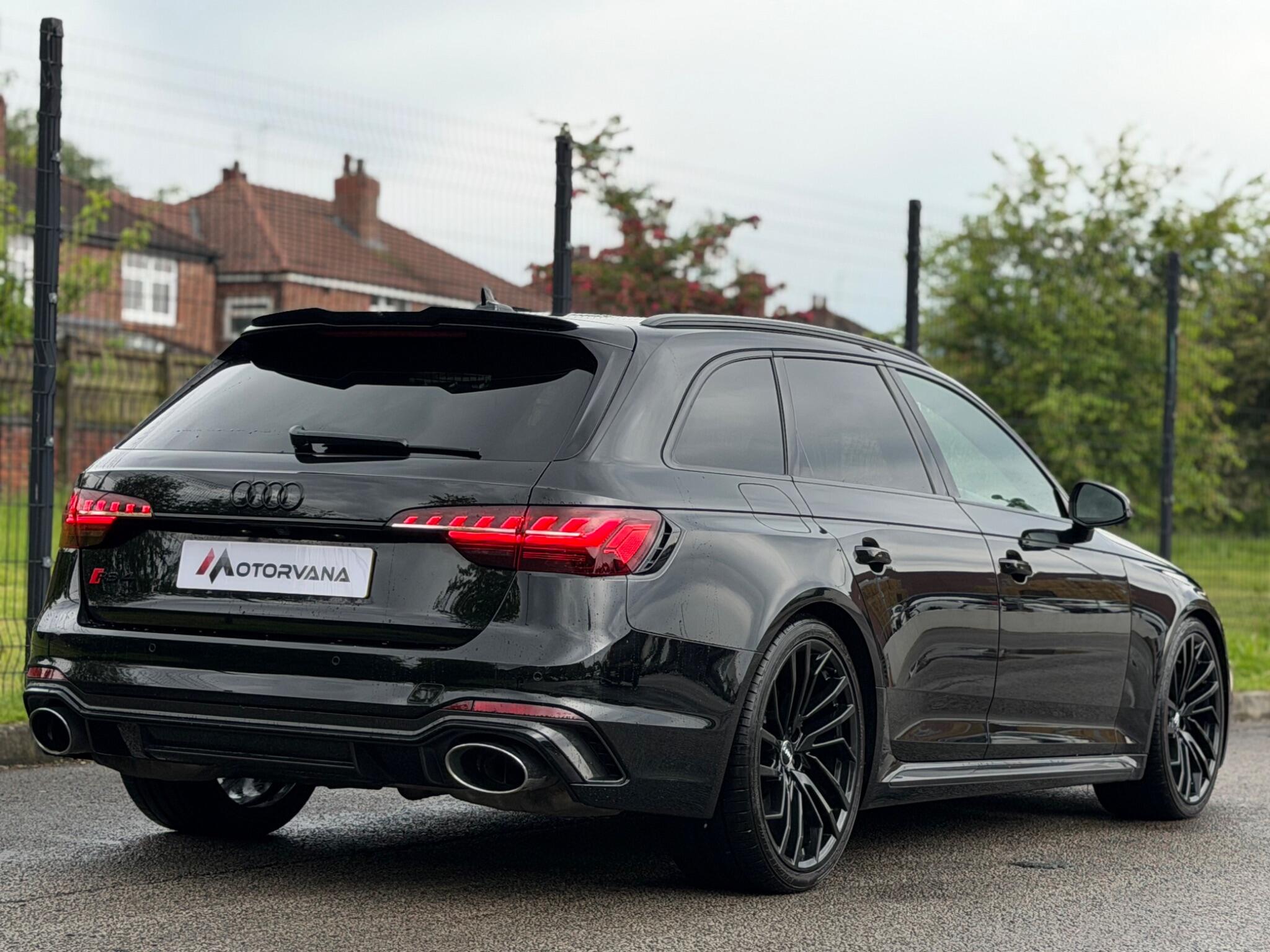 Audi RS4 view 16