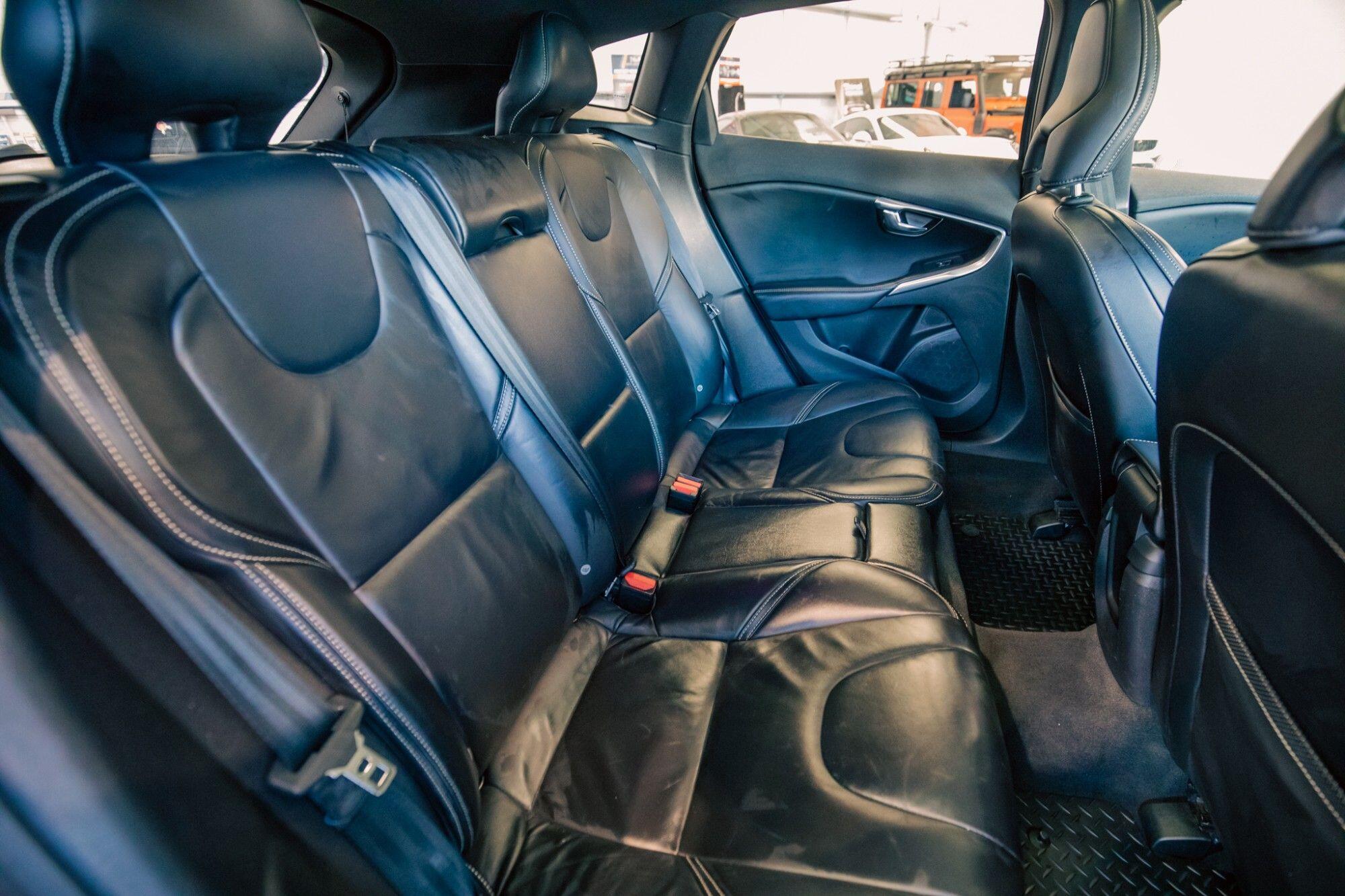 Volvo V40 view 10
