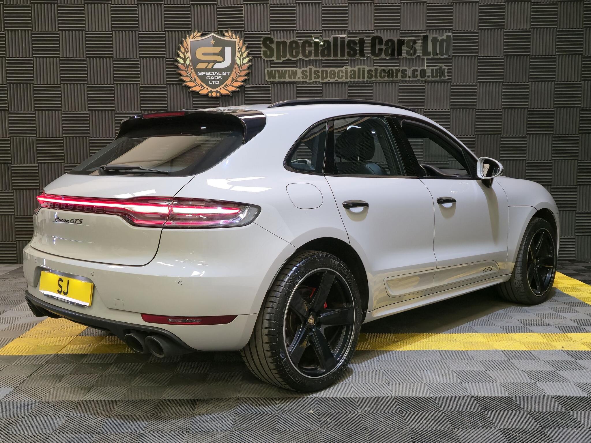 Porsche Macan view 27