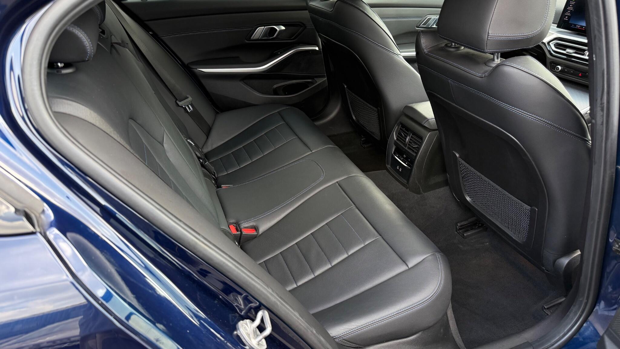 BMW 3 Series view 31