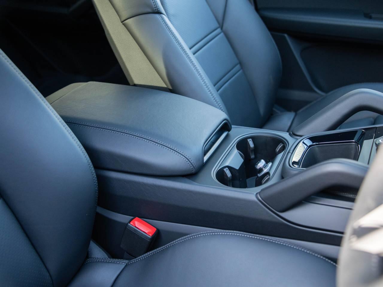 Porsche Cayenne view 23