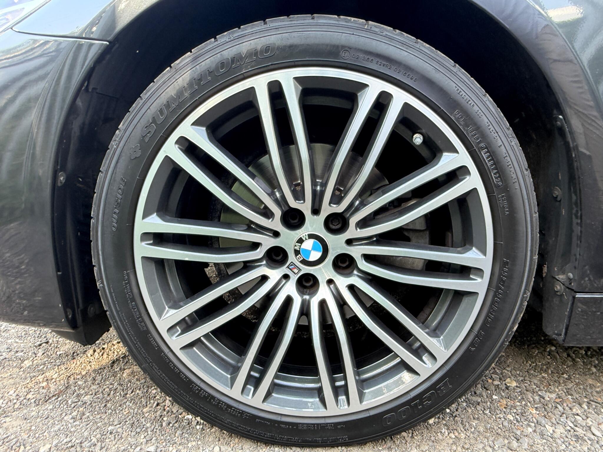 2017 BMW 5 Series image 39