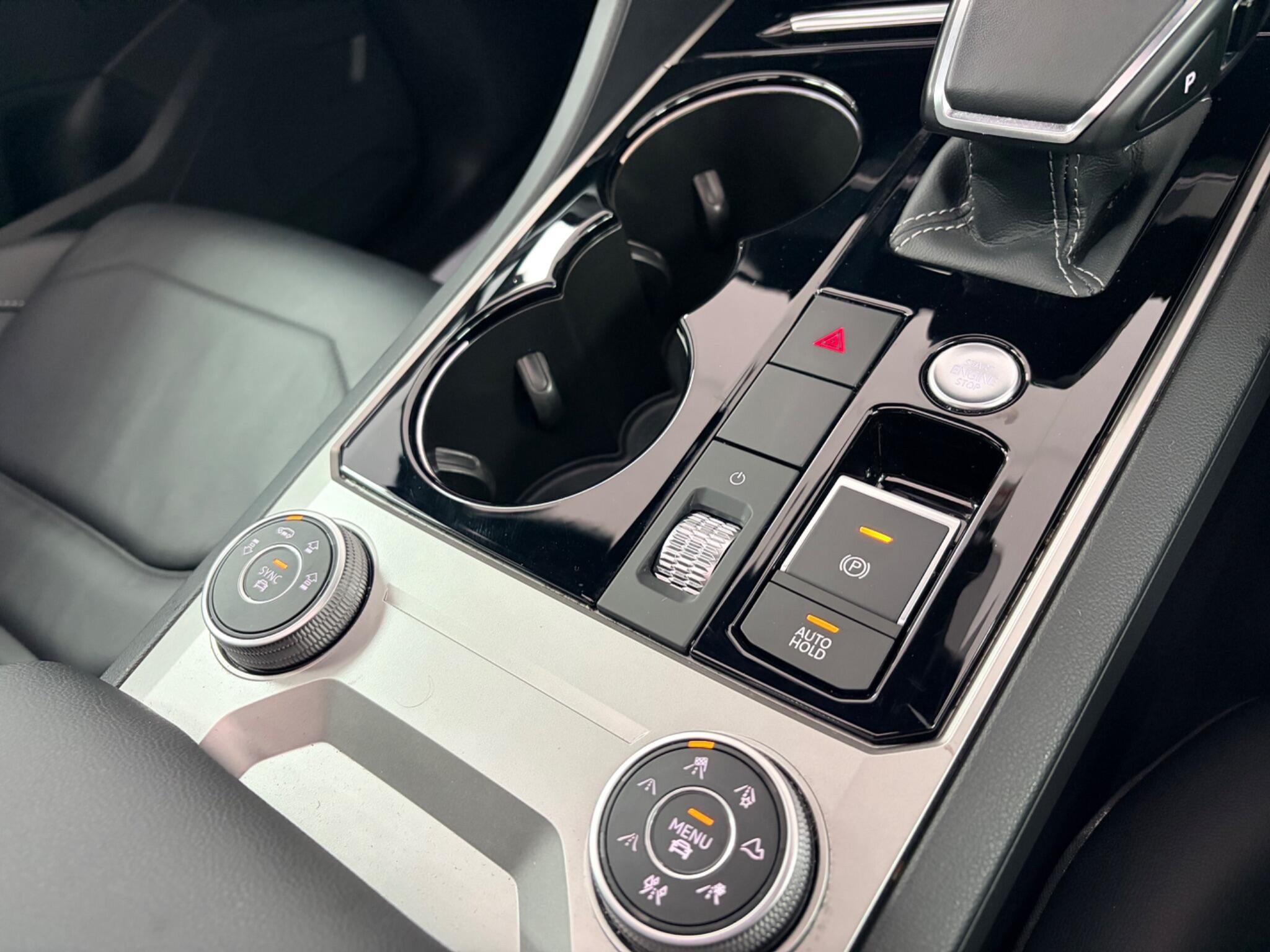 Volkswagen Touareg view 7