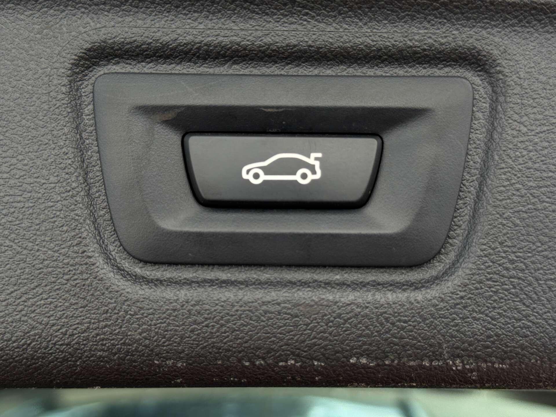 BMW 3 Series view 45