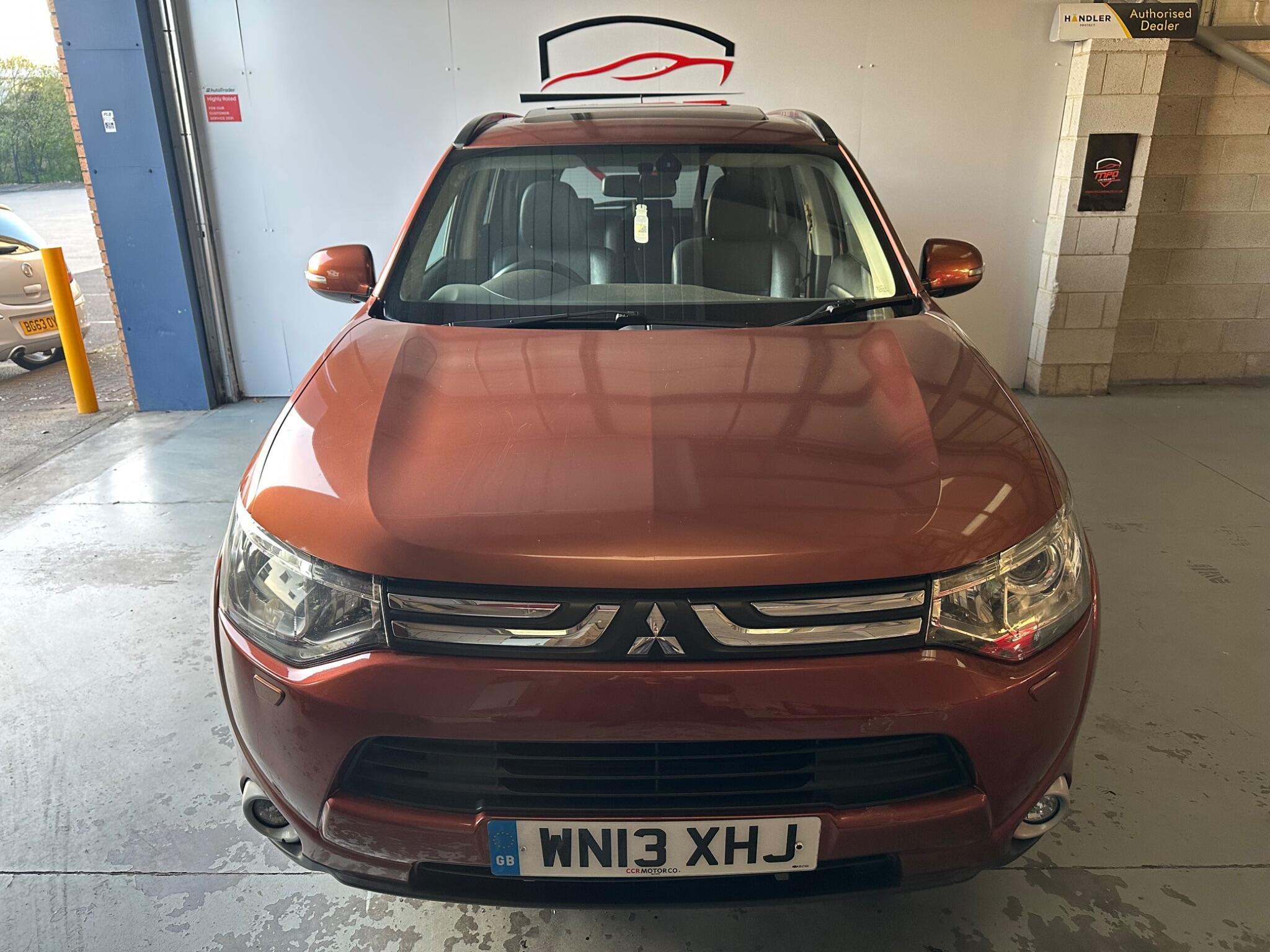 Mitsubishi Outlander view 3