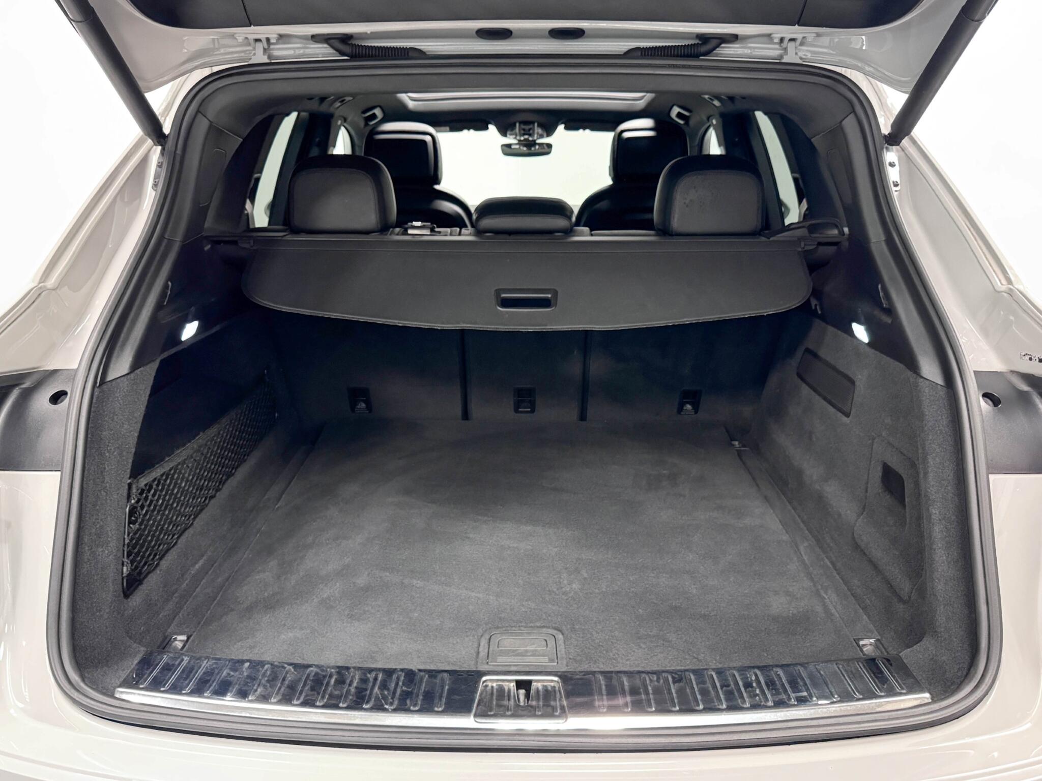 Porsche Cayenne view 7