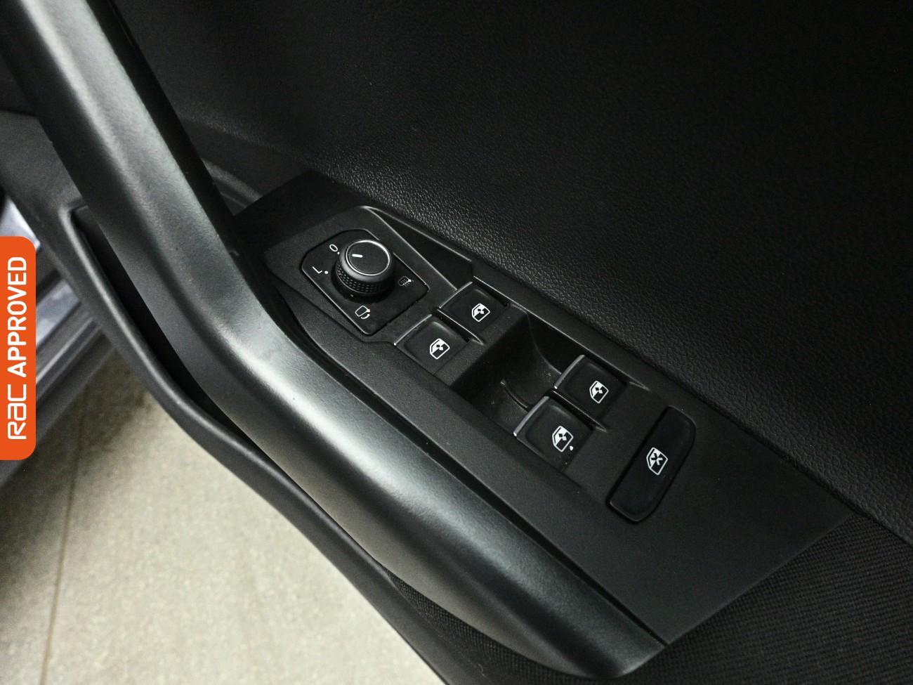 Volkswagen Polo view 24
