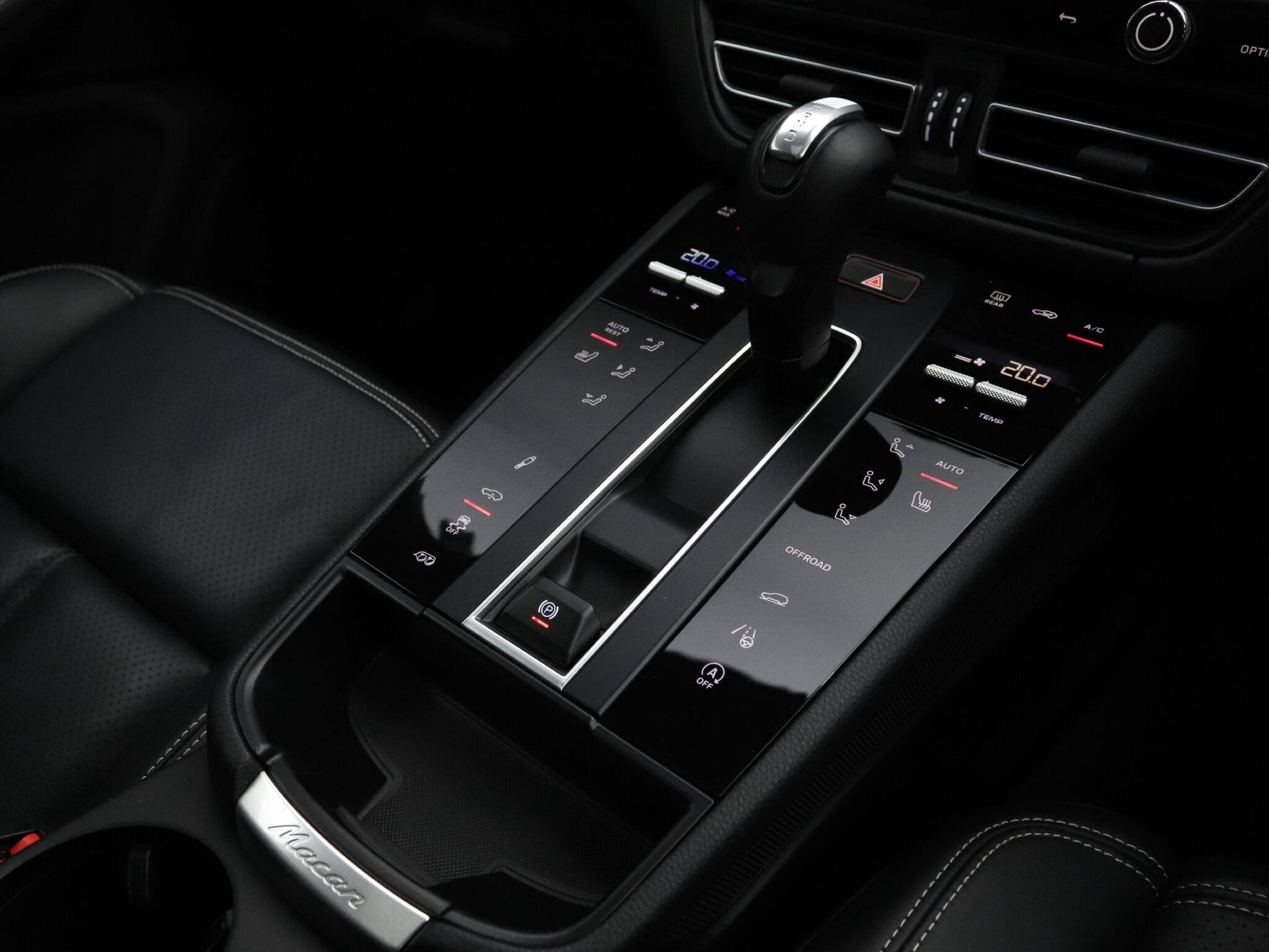 Porsche Macan view 12