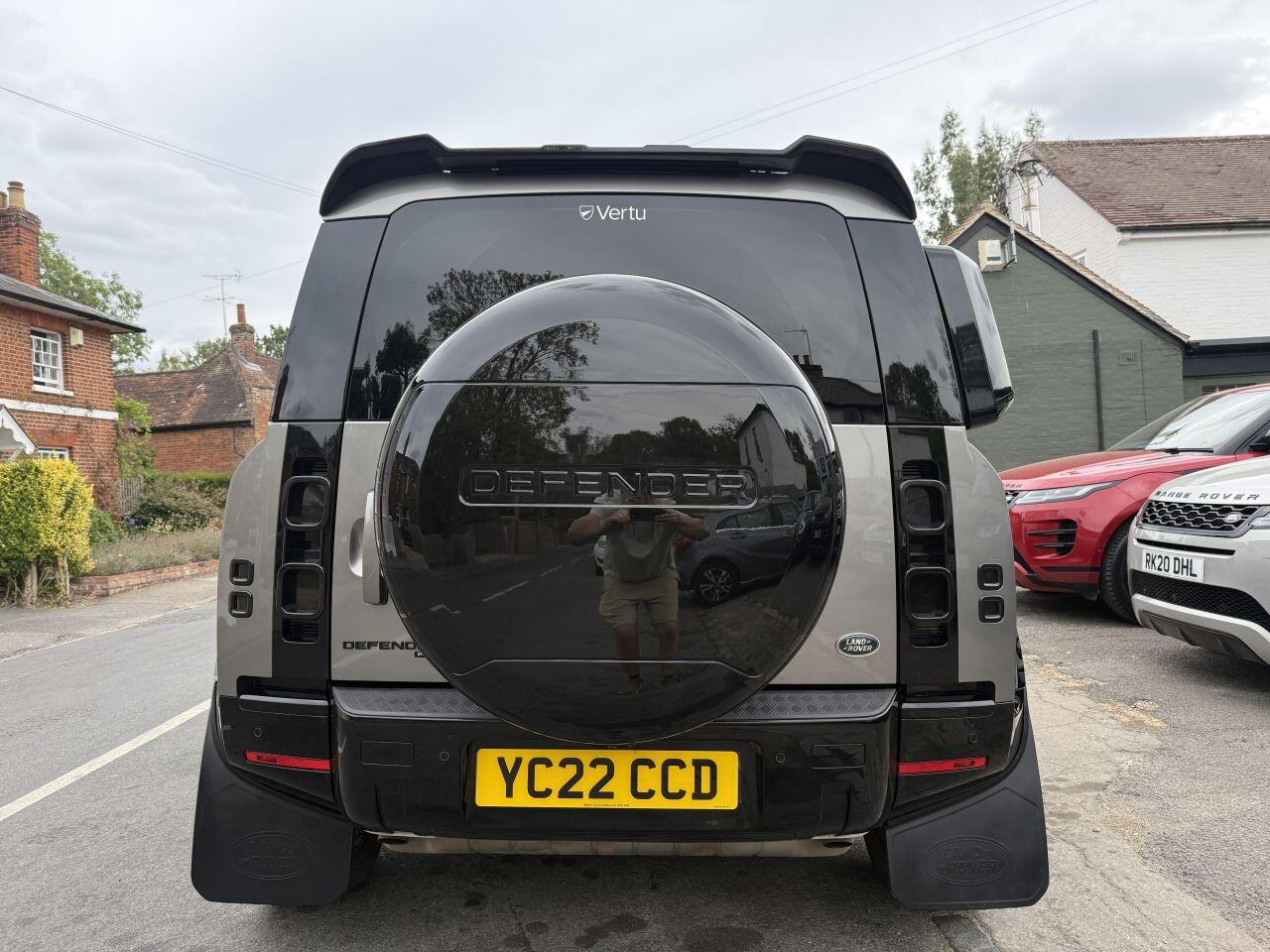 Land Rover Defender 110 view 5