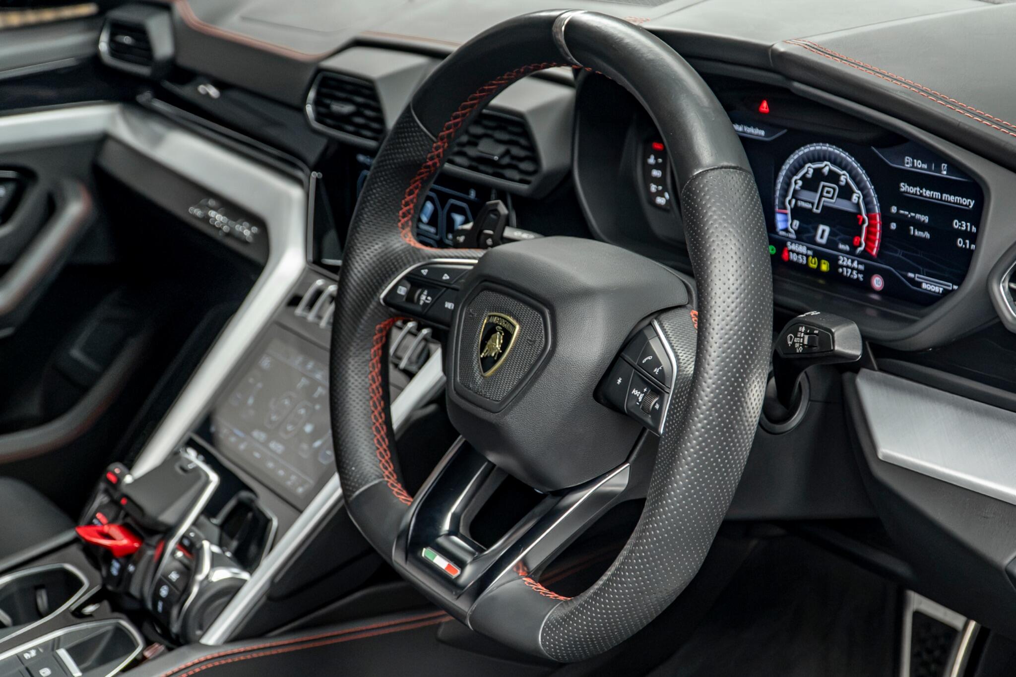 Lamborghini Urus view 29