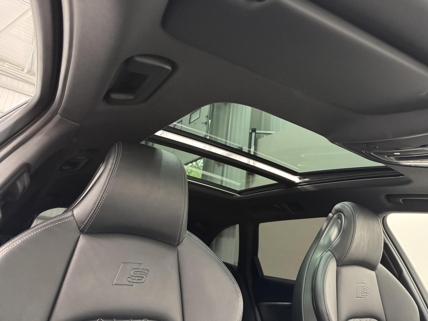 Audi S4 Avant view 25