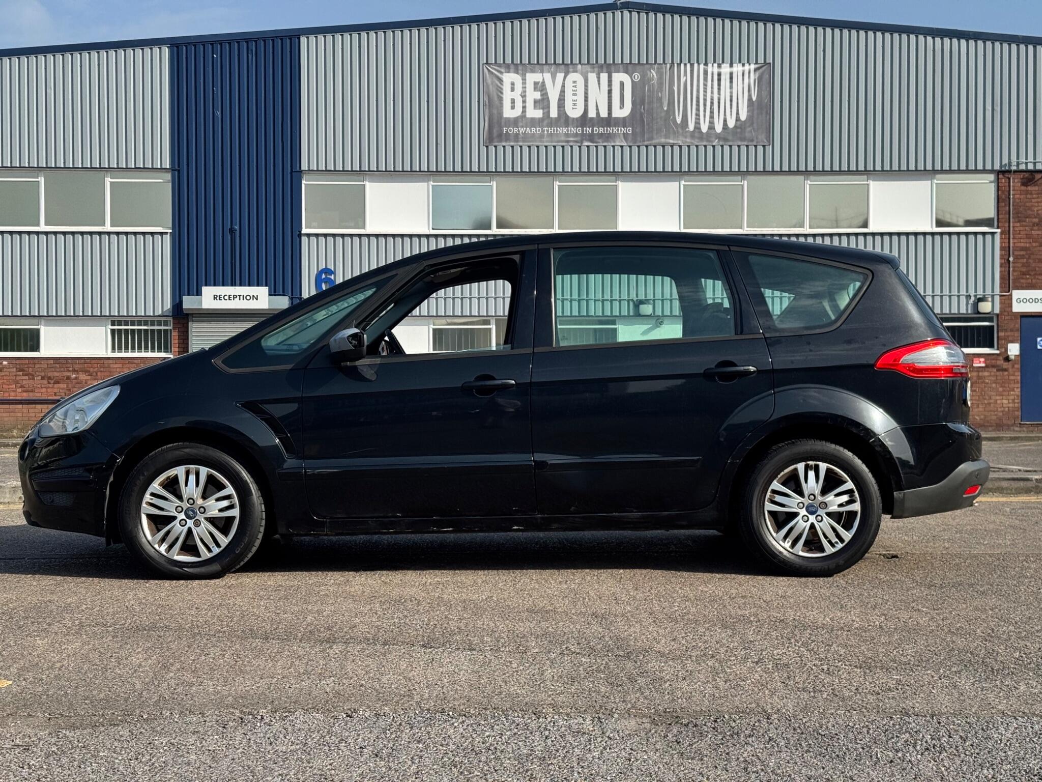 Ford S-Max view 11
