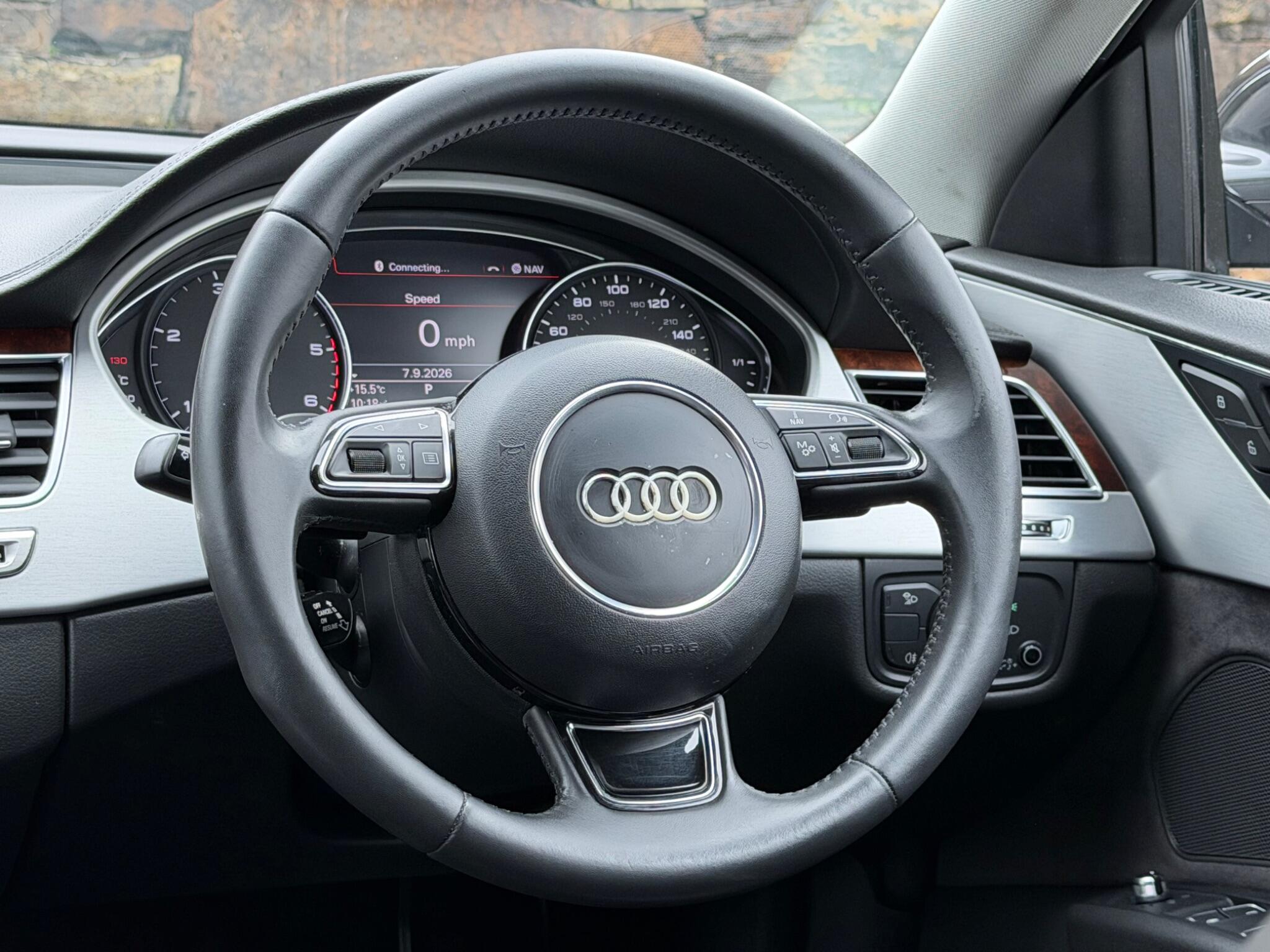 Audi A8 view 24