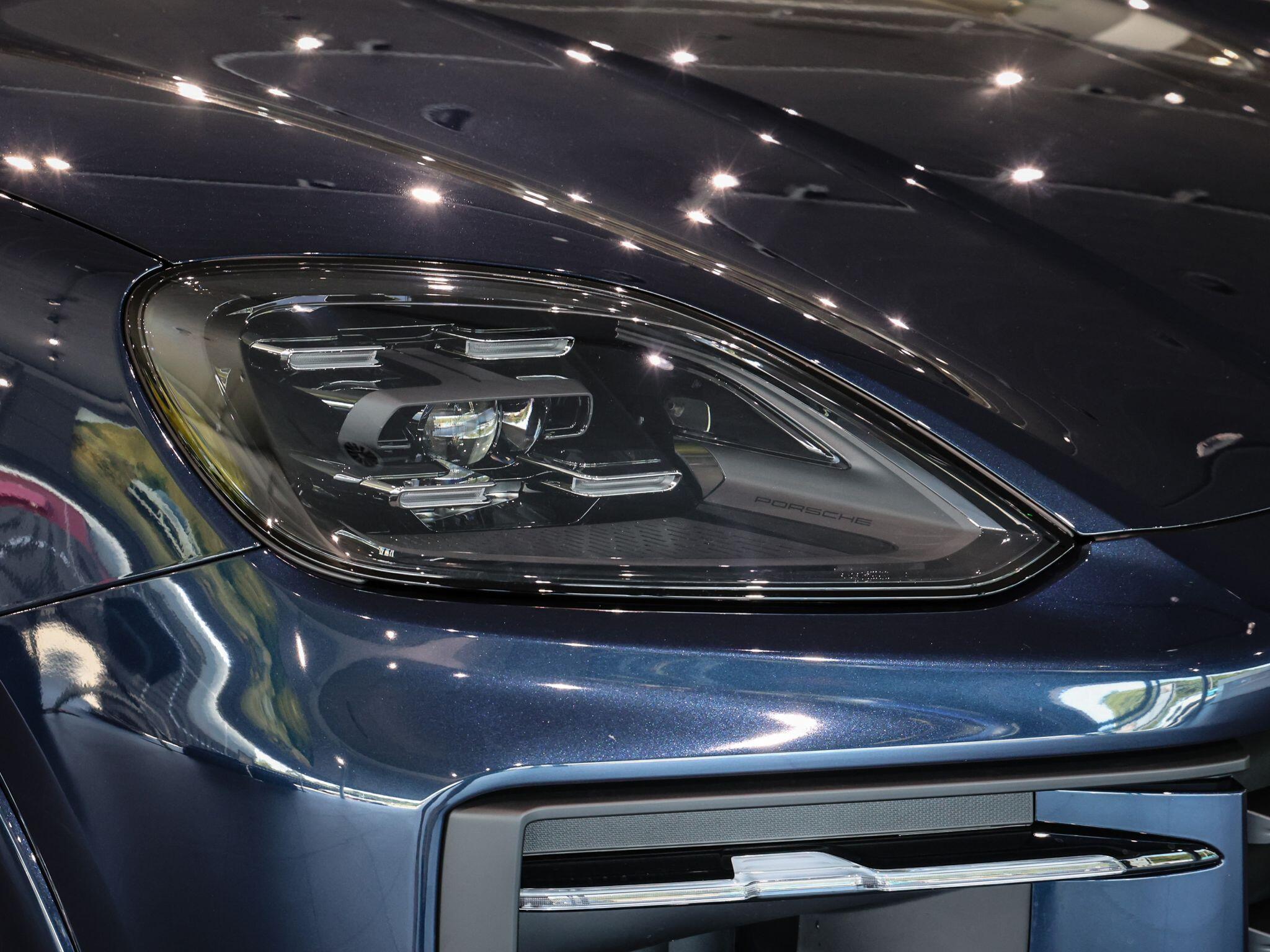 Porsche Cayenne view 57