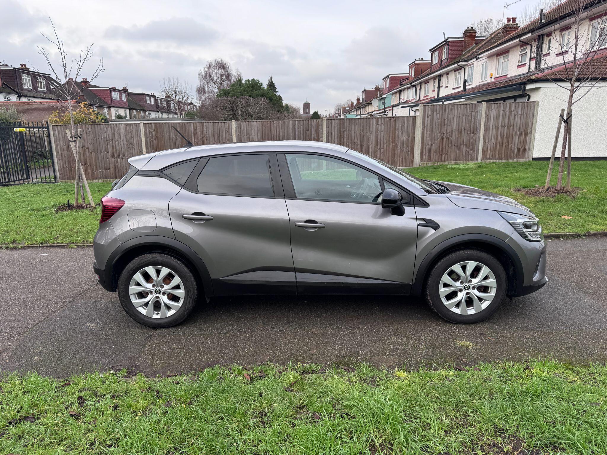 2022 Renault Captur 1.0 TCe Iconic Euro 6 (s/s) 5dr • 20,000 miles image 13