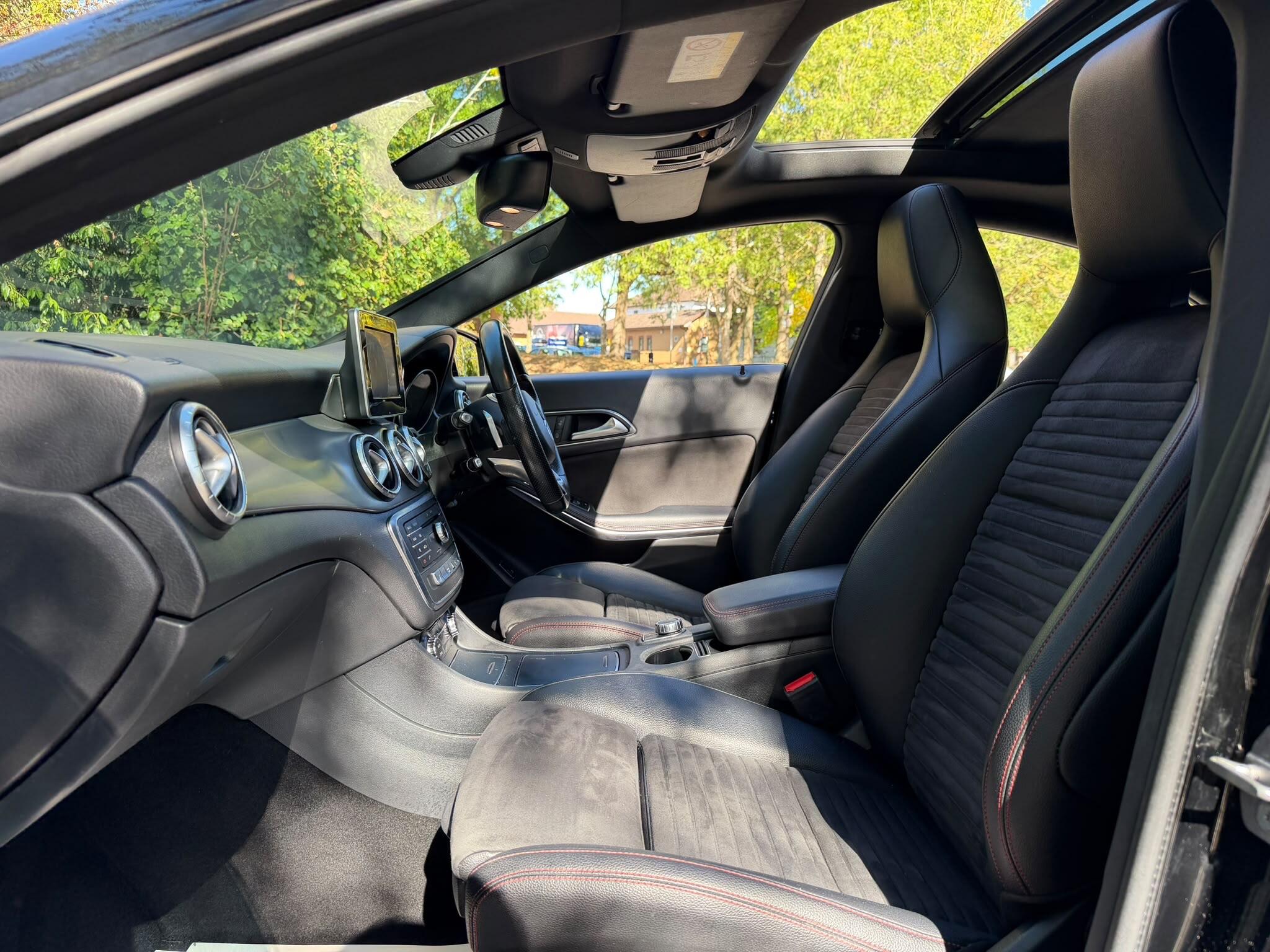 Mercedes-Benz Cla view 16