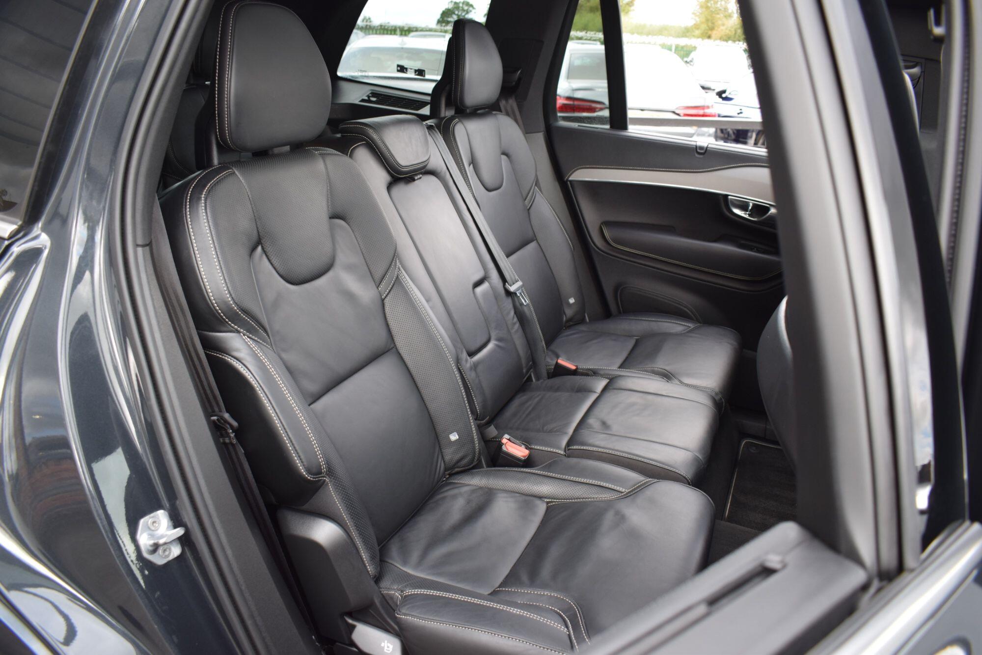 Volvo XC90 view 22