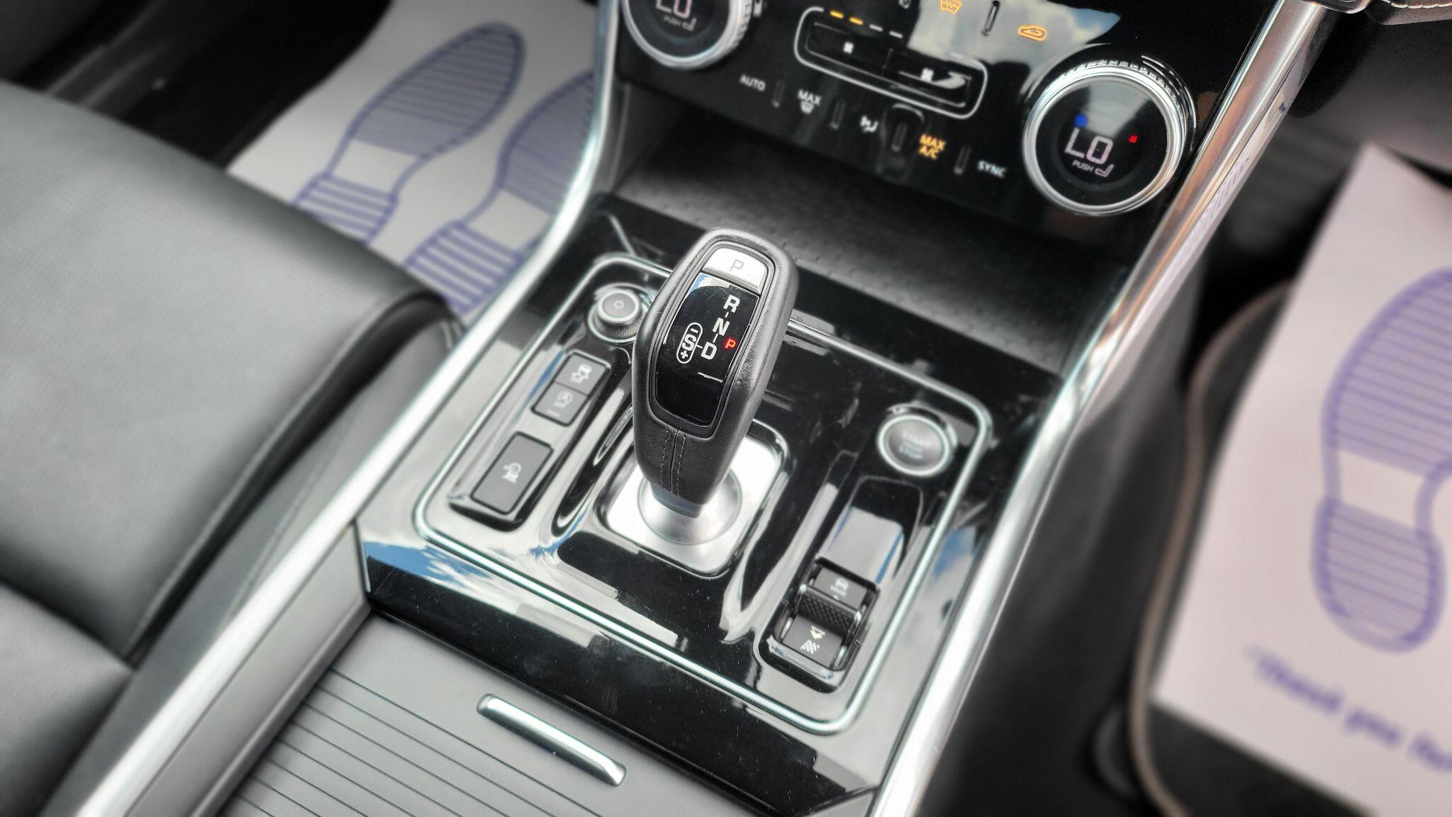 Jaguar Xe view 11