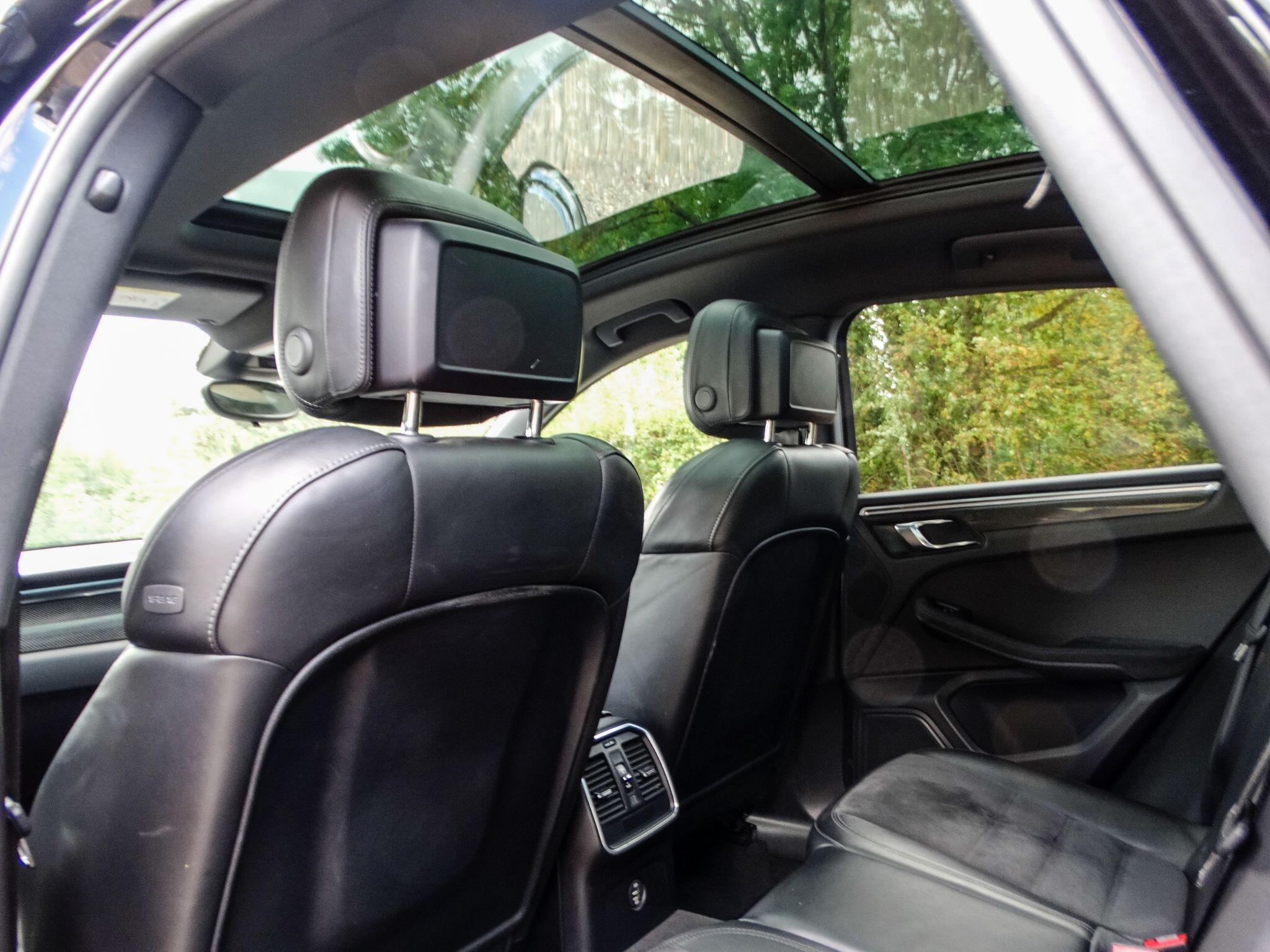 Porsche Macan view 14