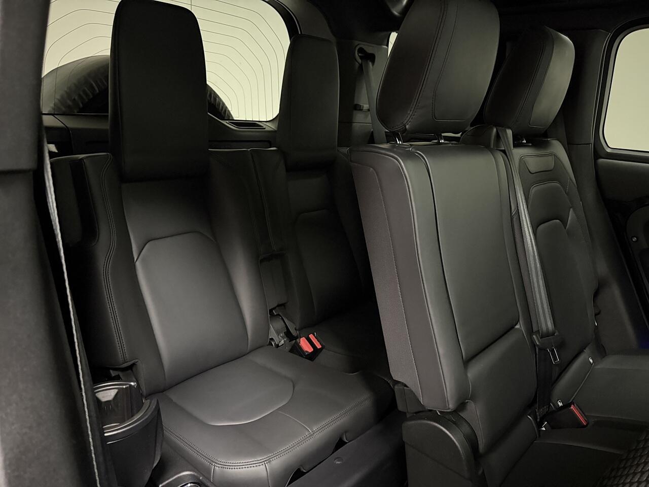 Land Rover Defender view 19
