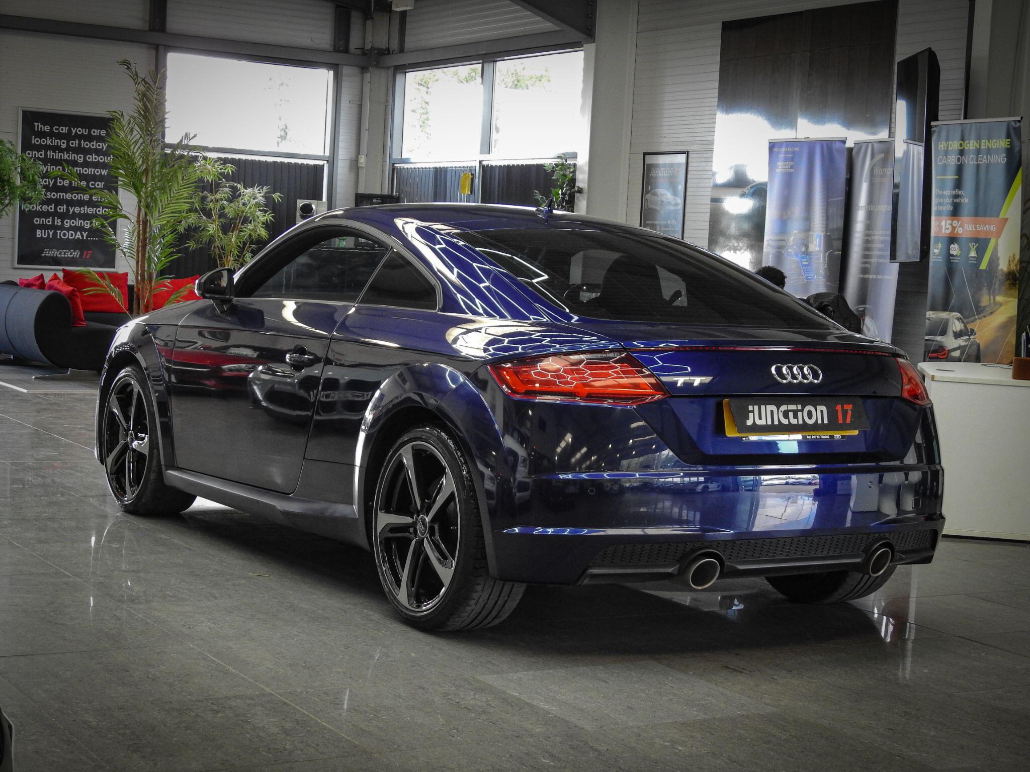 Audi TT view 12