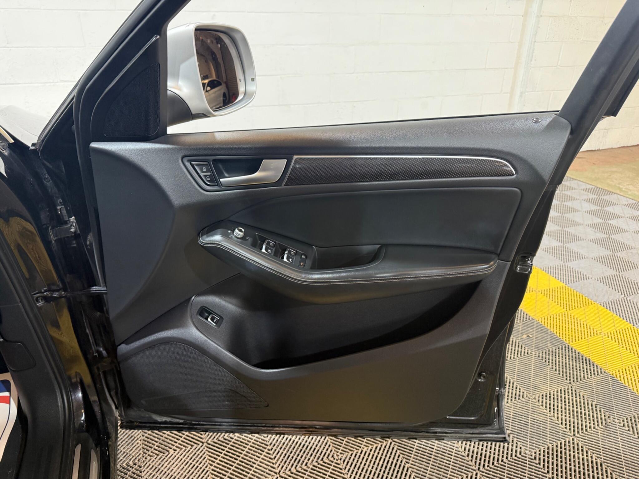 Audi SQ5 view 39