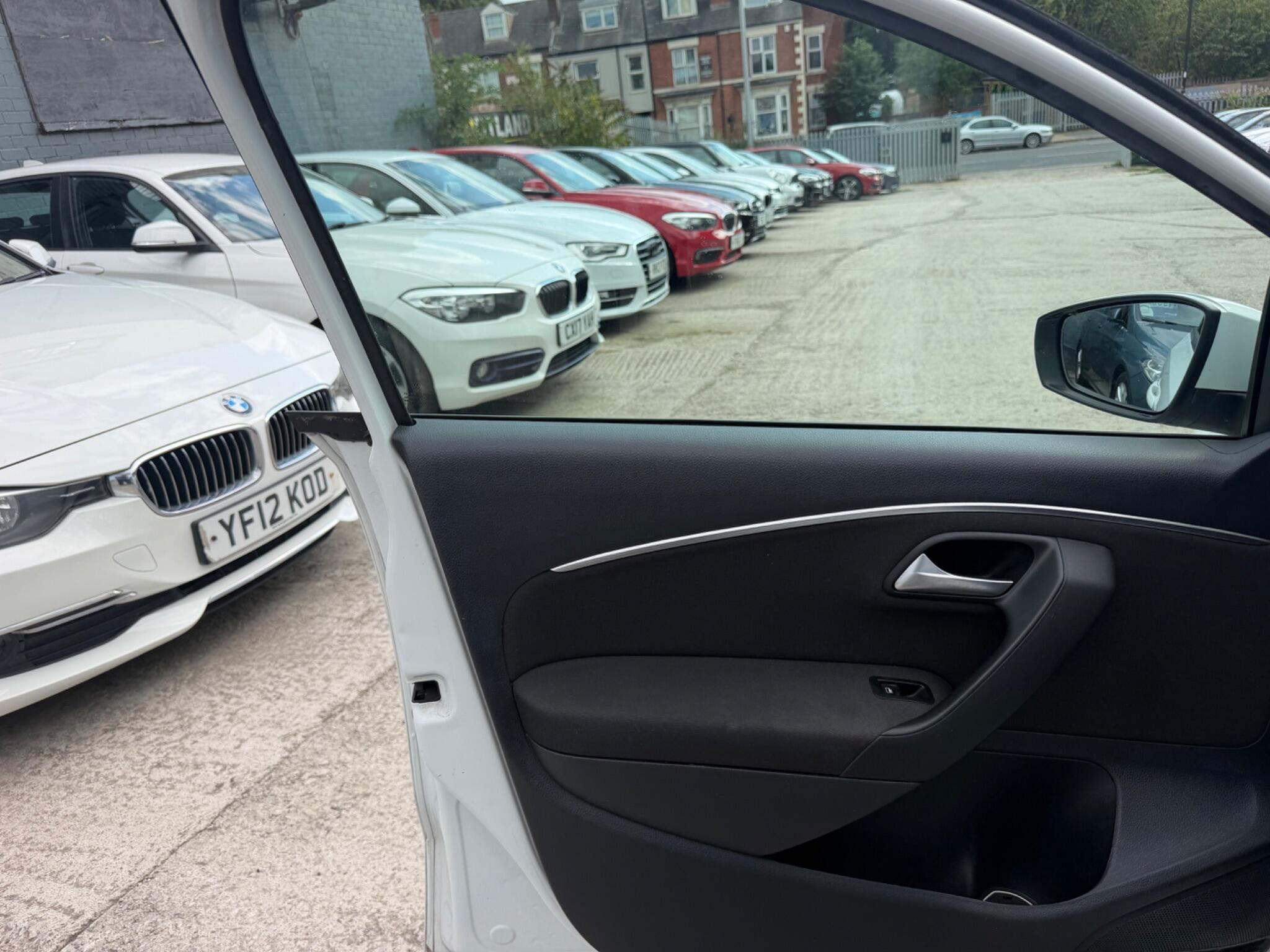 Volkswagen Polo view 14