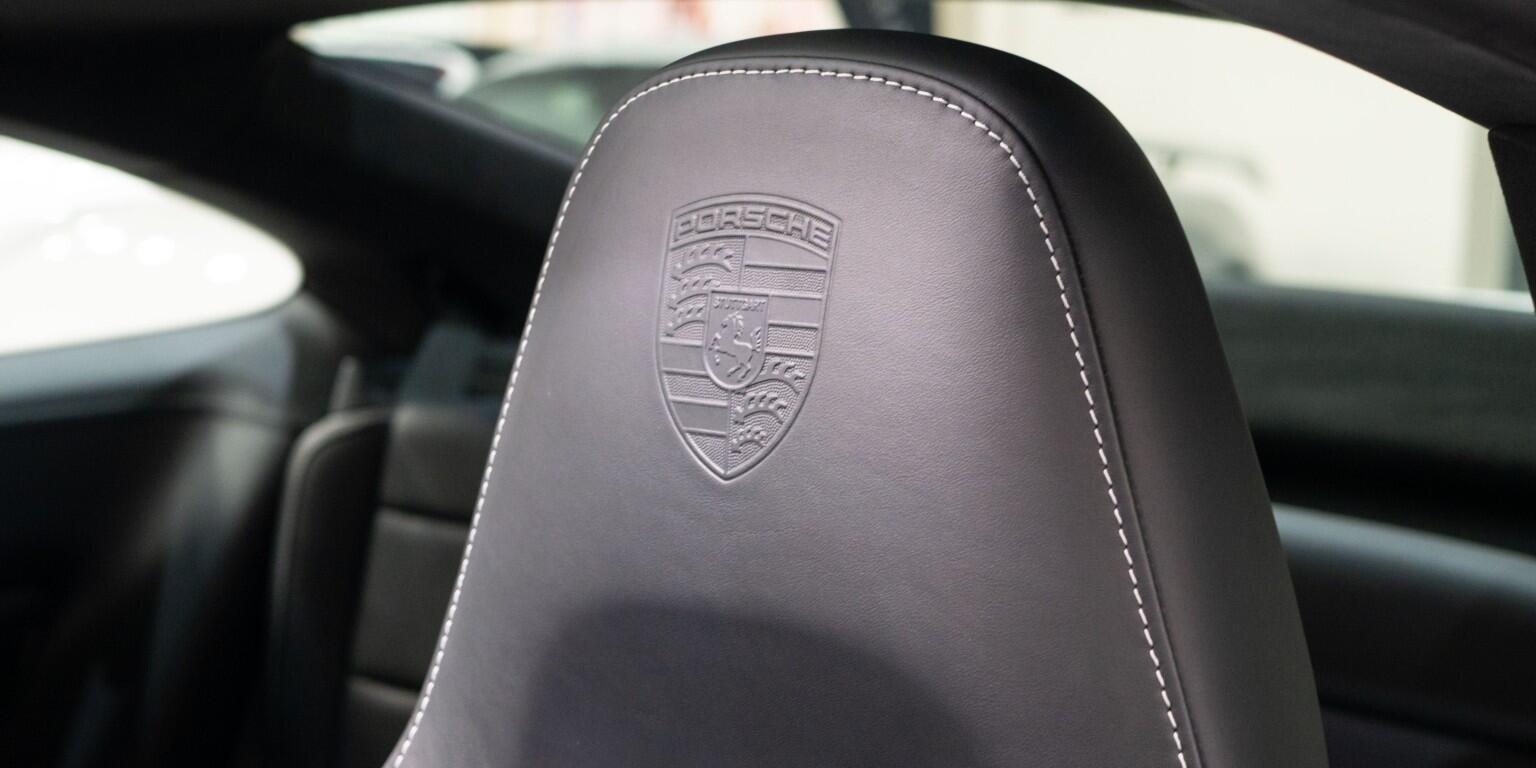 Porsche 911 view 36