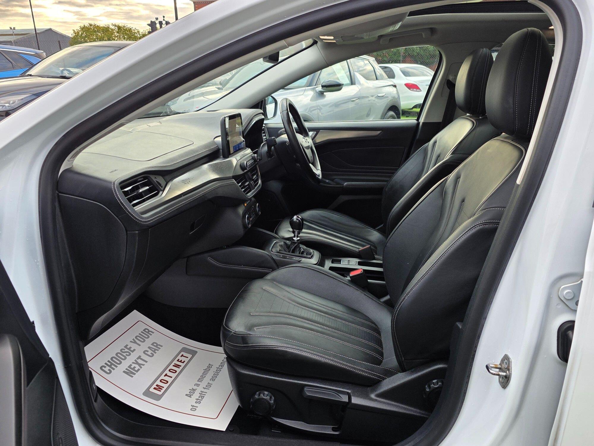 Ford Focus view 11