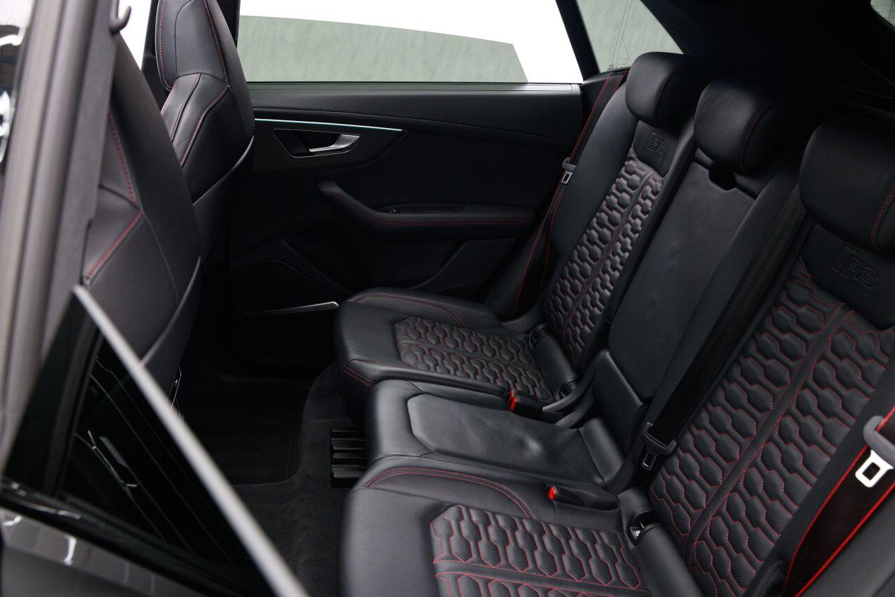 Audi RS Q8 view 29